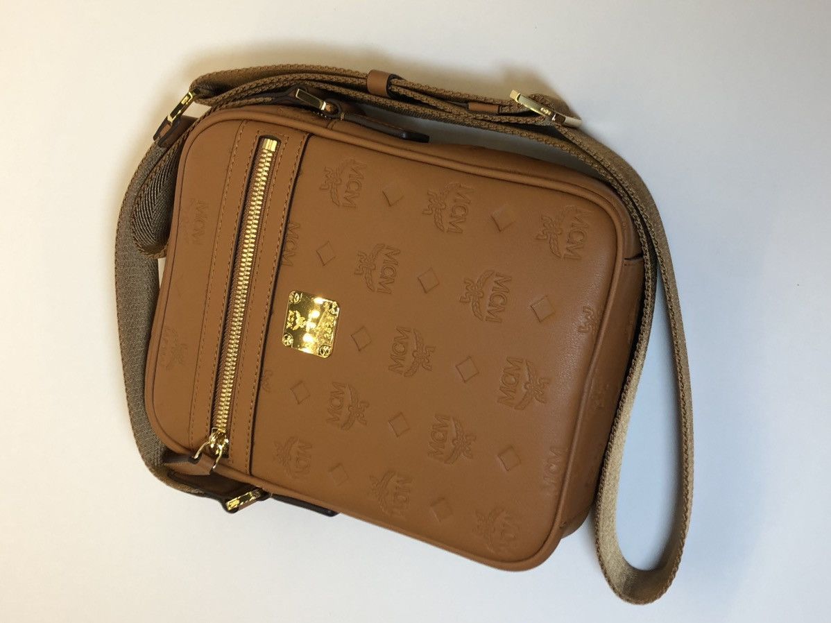 MCM MCM Gold Logo Monogram Crossbody Messenger Bag Fall 2022 Size ONE SIZE - 7 Thumbnail