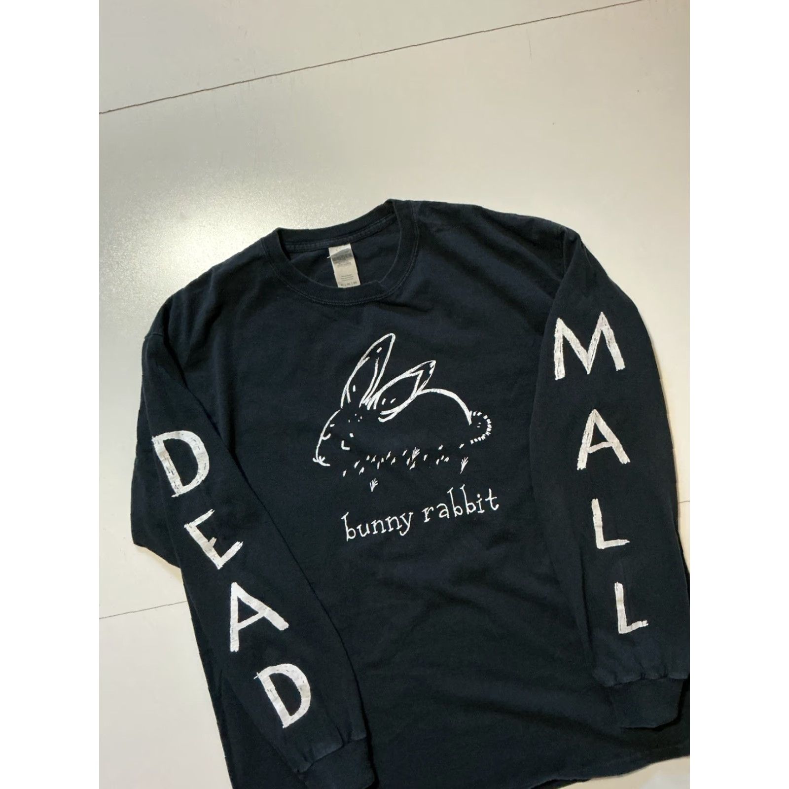 Gildan VINTAGE Dead Mall Bunny Rabbit Last May I Was Telling Her I Loved Her Black L/S T-Shirt Mens XL Black Graphic L/S T-Shirt Gildan Used Size US XL / EU 56 / 4 - 3 Thumbnail