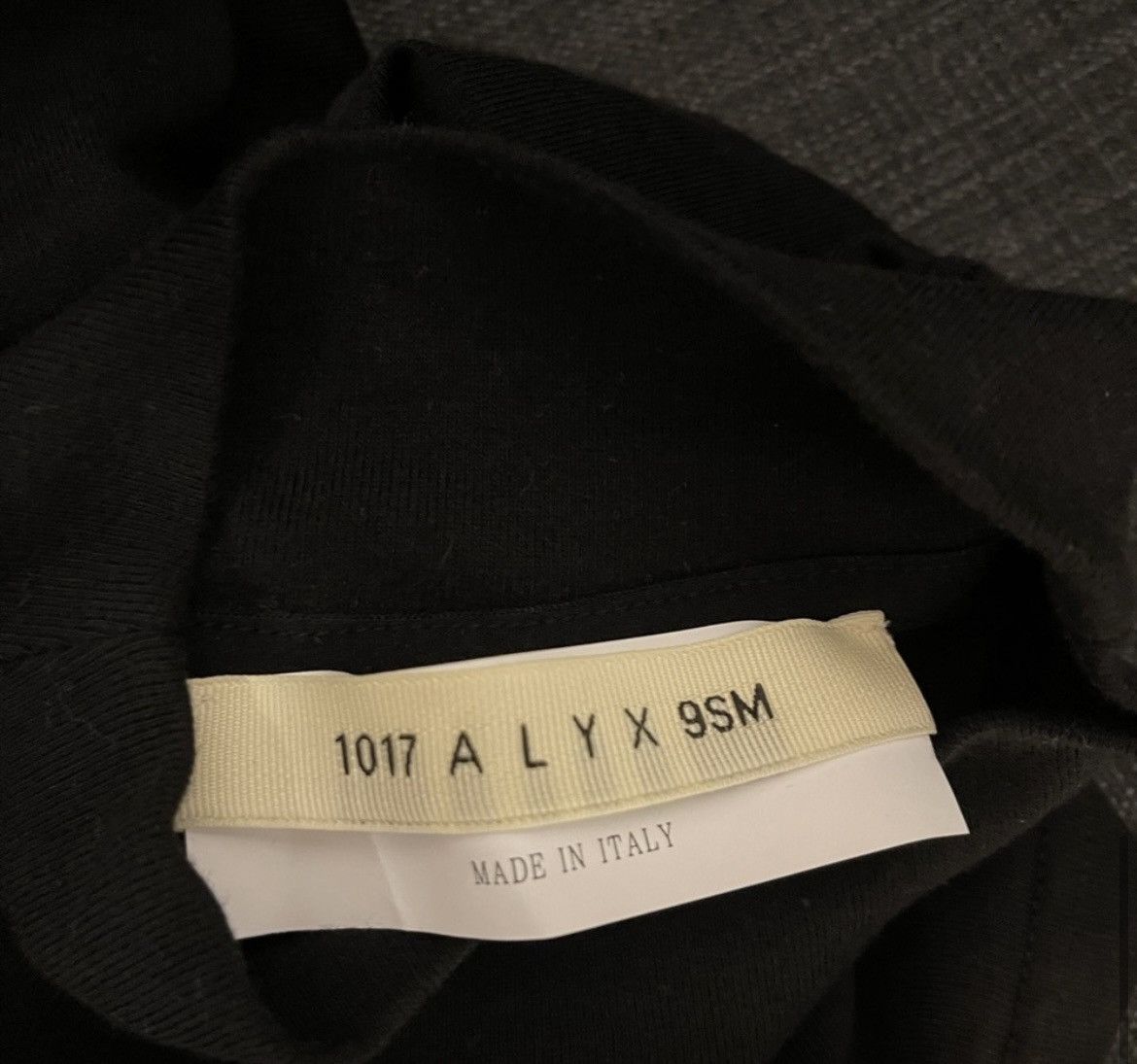 1017 ALYX 9SM 1017 Alyx 9SM Cutout Top (sz XS) Size XS / US 0-2 / IT 36-38 - 5 Thumbnail