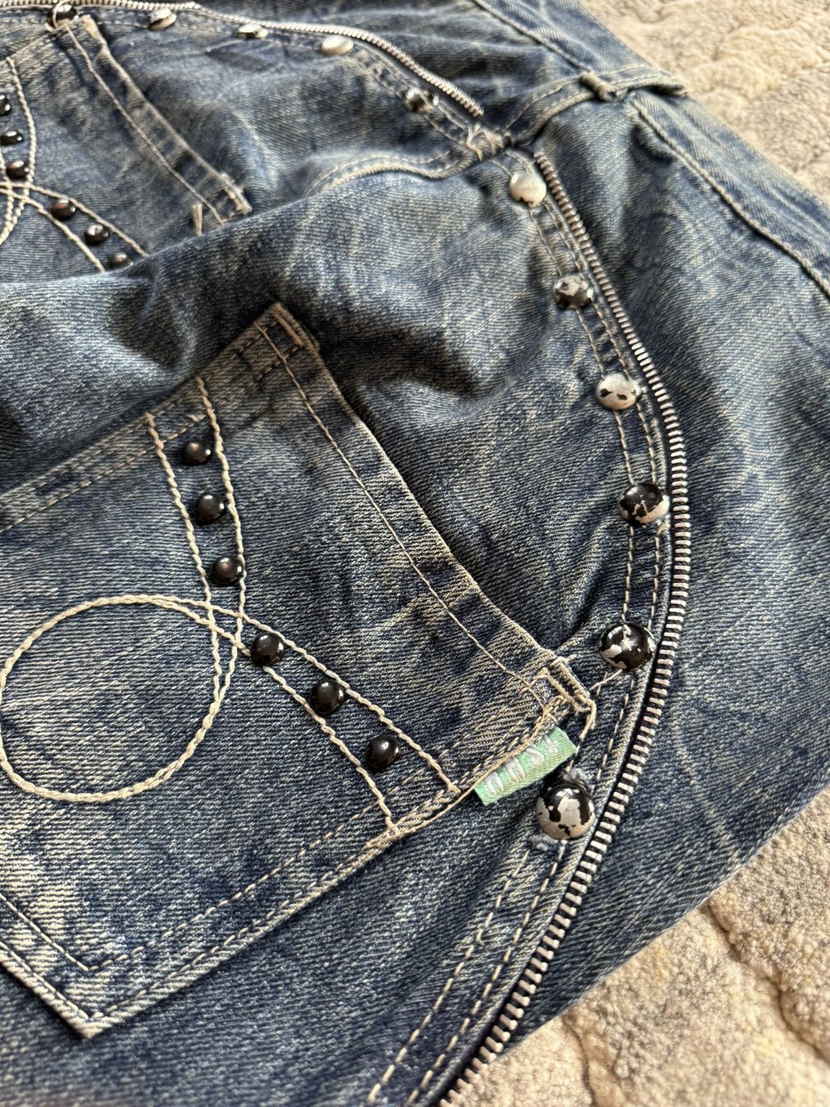 Le Grande Bleu (L.G.B.) T.S.H.H Japan Avant Garde Studded Zipper Denim Jeans Size US 28 / EU 44 - 16 Thumbnail