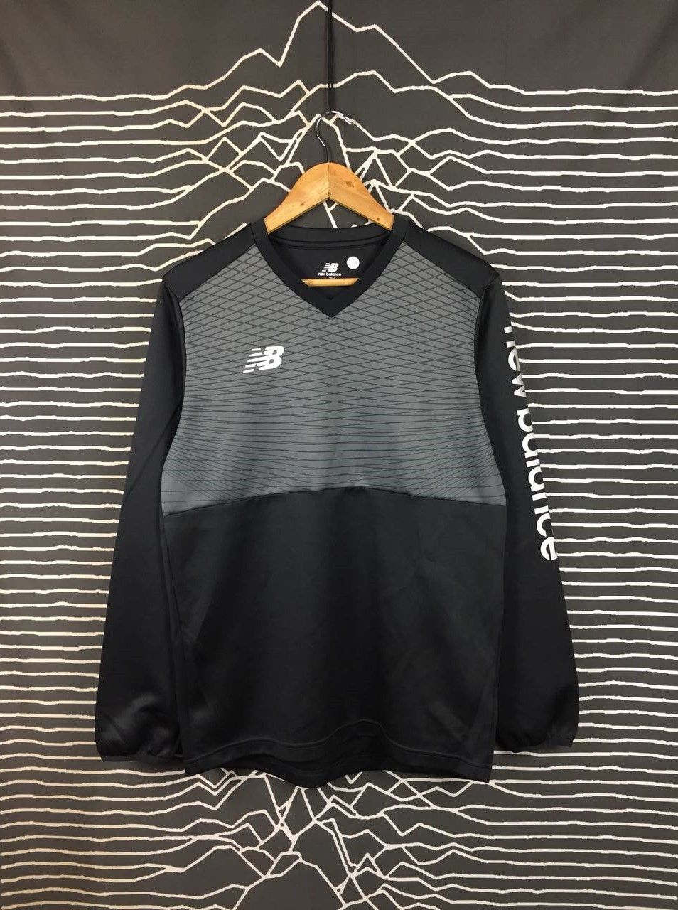 New Balance New Balance Geometric Paneled V-Neck Long Sleeve Jersey Size US L / EU 52-54 / 3 - 2 Thumbnail