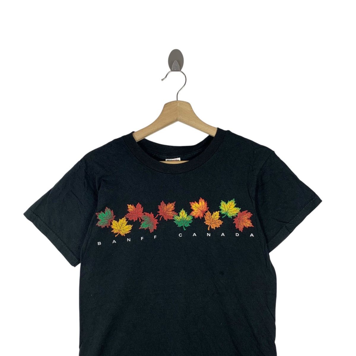Vintage Vintage BANFF CANADA PARK Pine Leaves Floral Tee Shirt Top Size S / US 4 / IT 40 - 2 Thumbnail