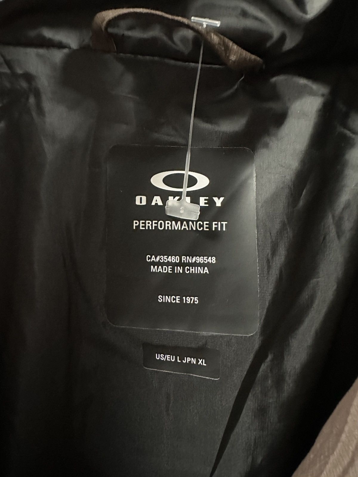 Oakley Vintage Oakley dowm jacket brown rare size L logo Y2K Size US L / EU 52-54 / 3 - 7 Thumbnail
