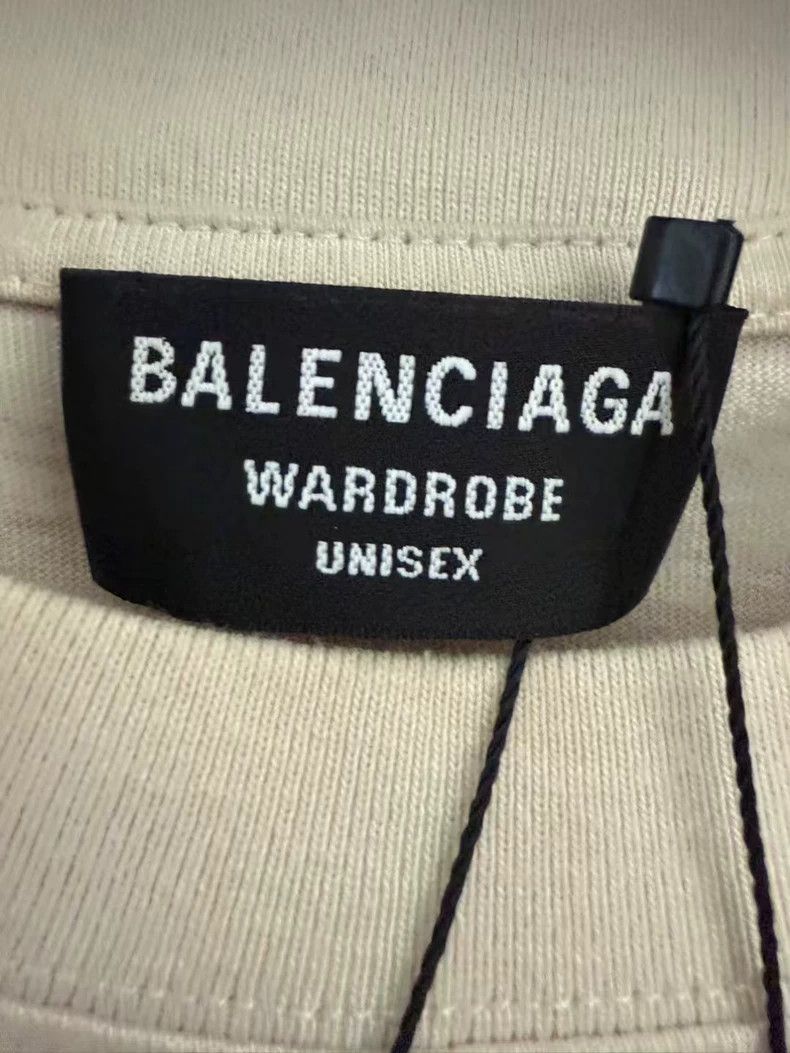 Balenciaga Balenciaga Front and rear logo beige short sleeves Size US M / EU 48-50 / 2 - 3 Thumbnail