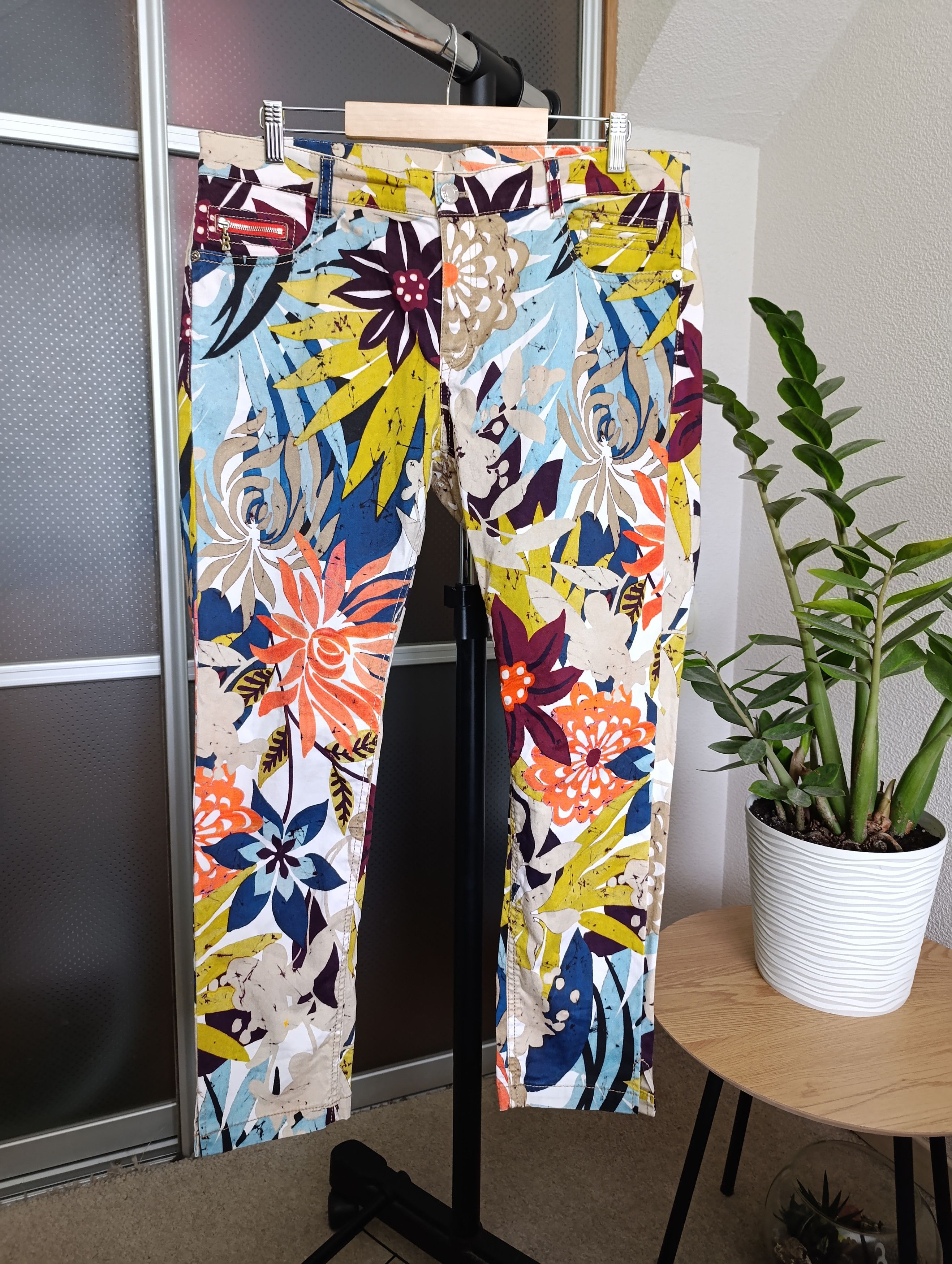 Bogner BOGNER WOMENS FLORAL SLIM FIT STRETCH DENIM PANTS Size 28" / US 6 / IT 42 - 10 Thumbnail