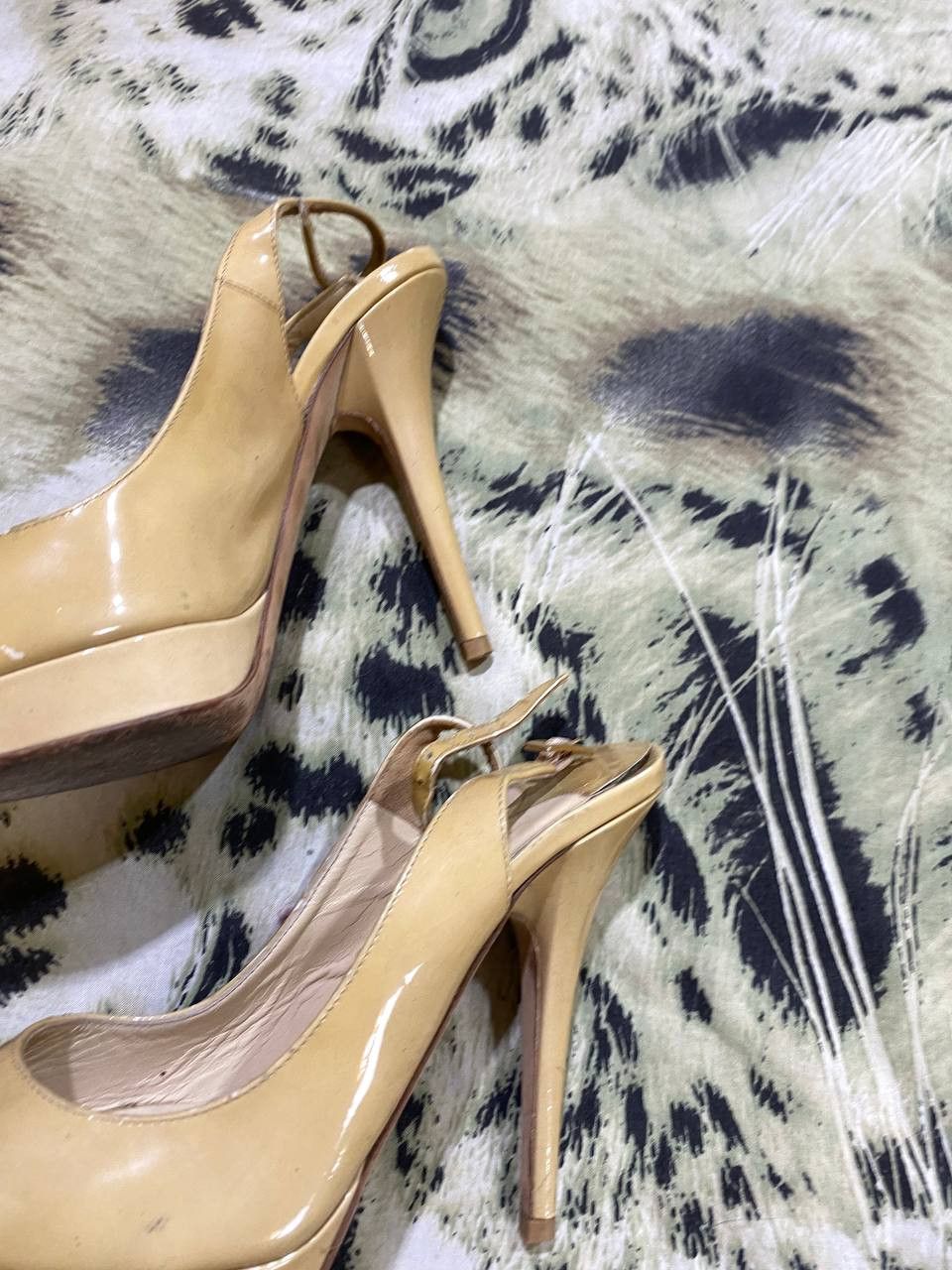 Jimmy Choo Jimmy Choo Beige Patent Leather Nova Peep Toe Platform shoes Size US 5 / IT 35 - 7 Thumbnail