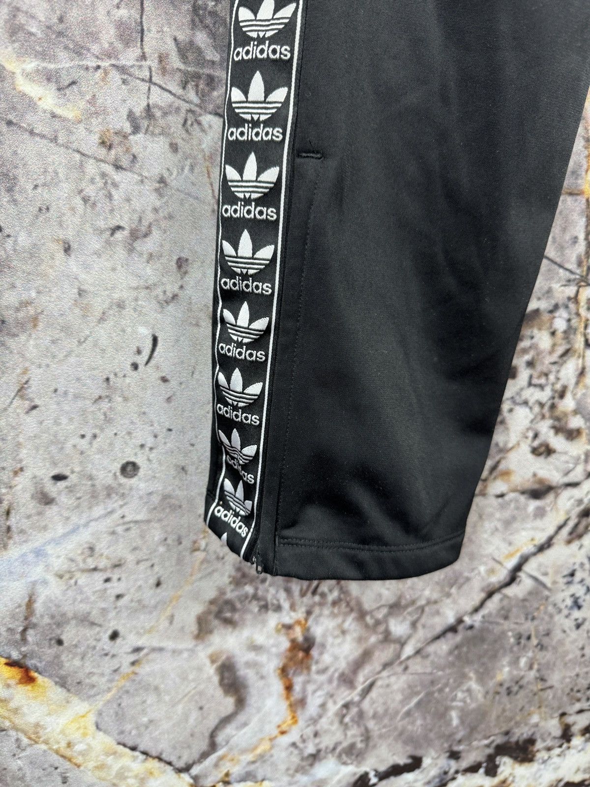 Adidas Adidas Navy Track Pants Athletic Joggers With Side Stripes Size 34" / US 12 / IT 48 - 12 Thumbnail