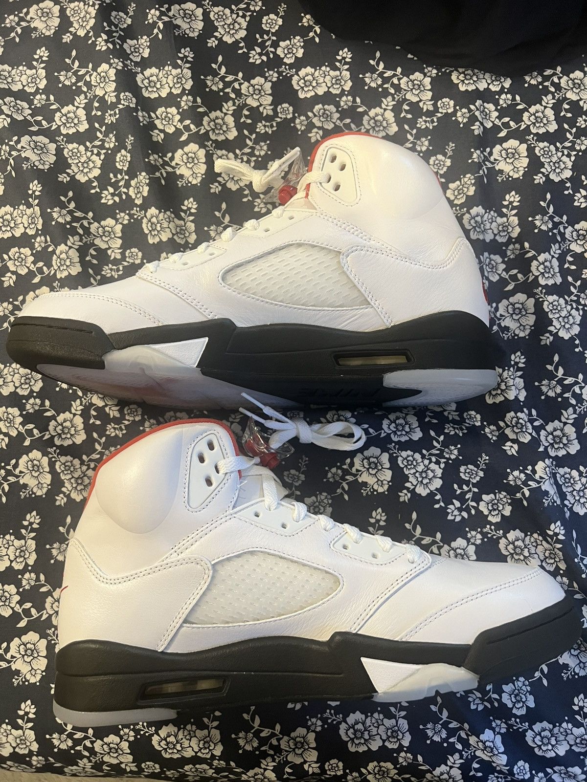 Nike Jordan 5 Retro White Fire Red Size US 11.5 / EU 44-45 - 2 Thumbnail