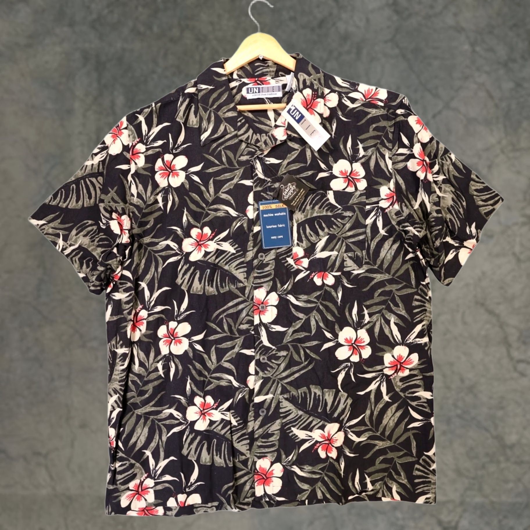 Vintage VINTAGE Untied Shirt Mens XL Black Silk Floral Tropical 90s Button Up Size US XL / EU 56 / 4 - 1 Thumbnail