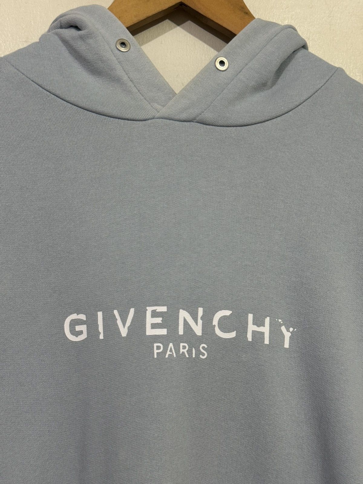 Givenchy Givenchy Distressed Logo Hoodie Size US L / EU 52-54 / 3 - 6 Thumbnail