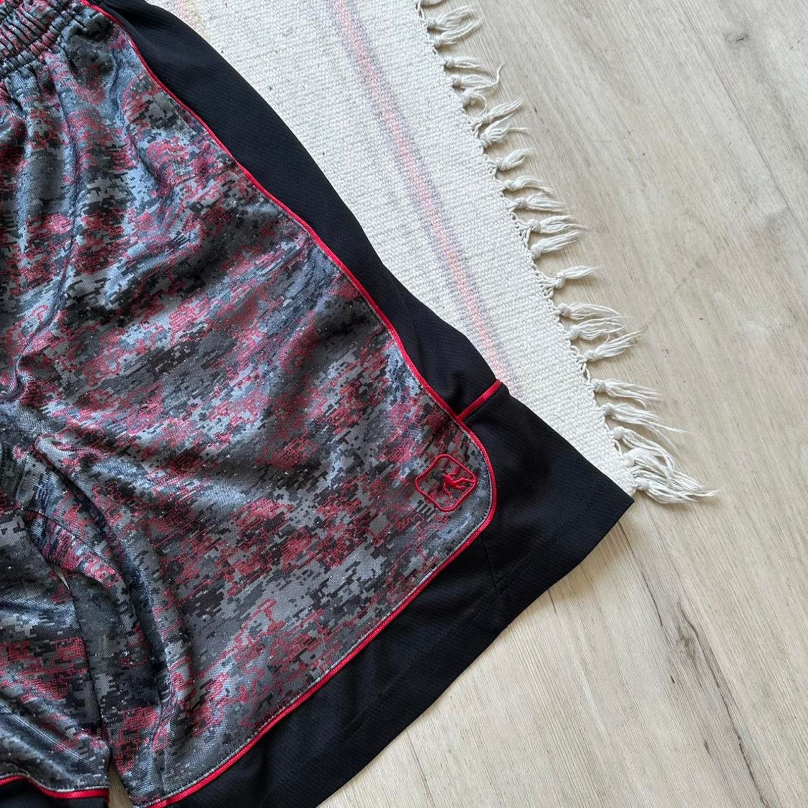 Vintage Vintage Y2K Grey Red Digi Camo Long And1 Basketball Shorts Size US 28 / EU 44 - 5 Thumbnail