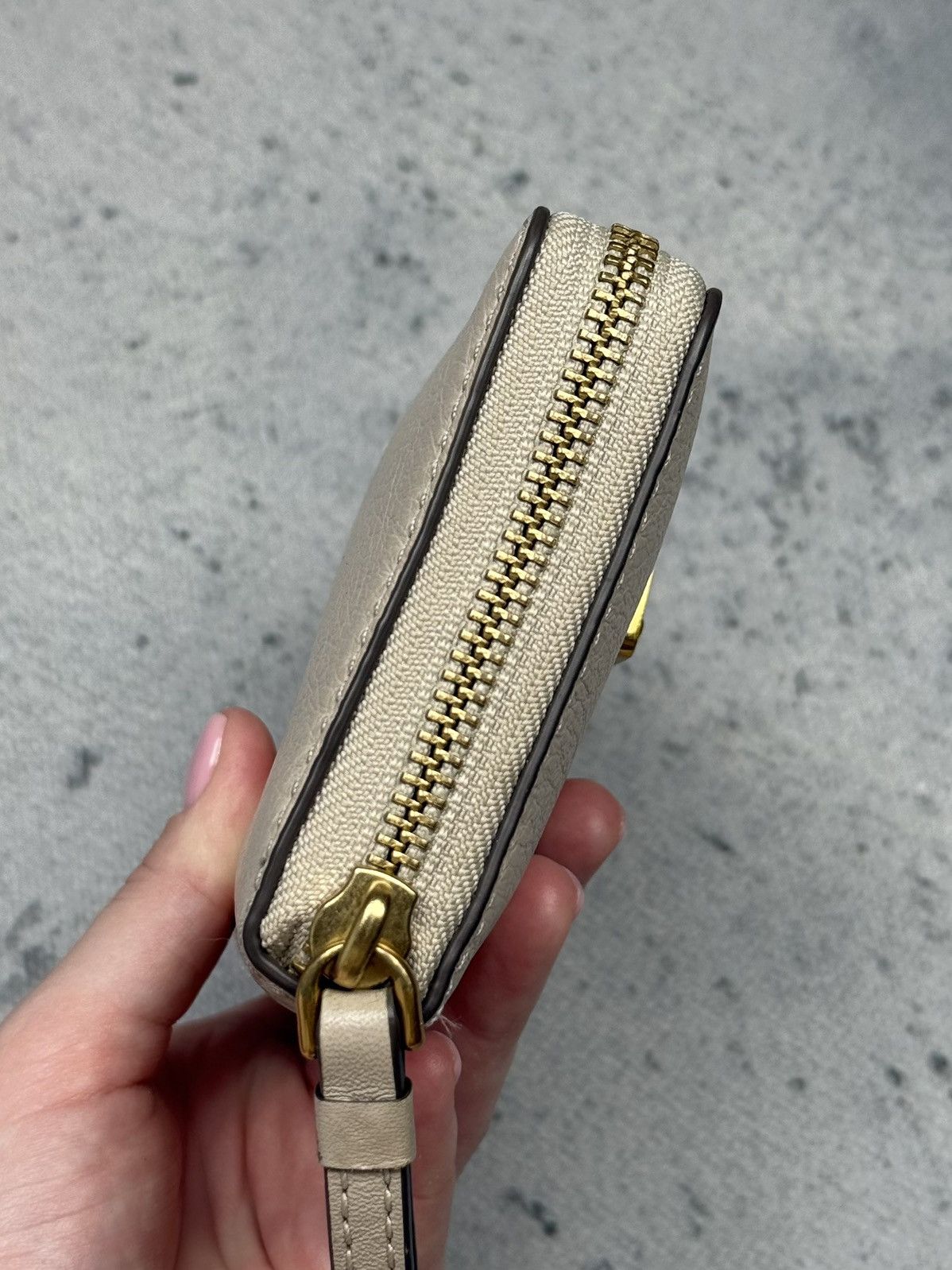 Marc by Marc Jacobs Vintage Marc by Marc Jacobs Beige Zip Around Wallet Rare Size ONE SIZE - 5 Thumbnail