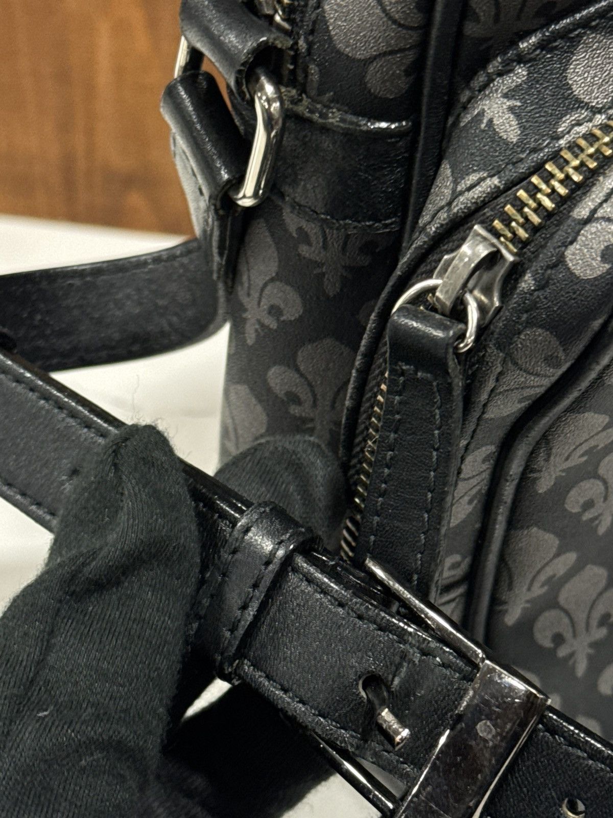 Patrick Cox Vintage Patrick Cox Fleur-De-Lis Monogram Side Bag Size ONE SIZE - 5 Thumbnail