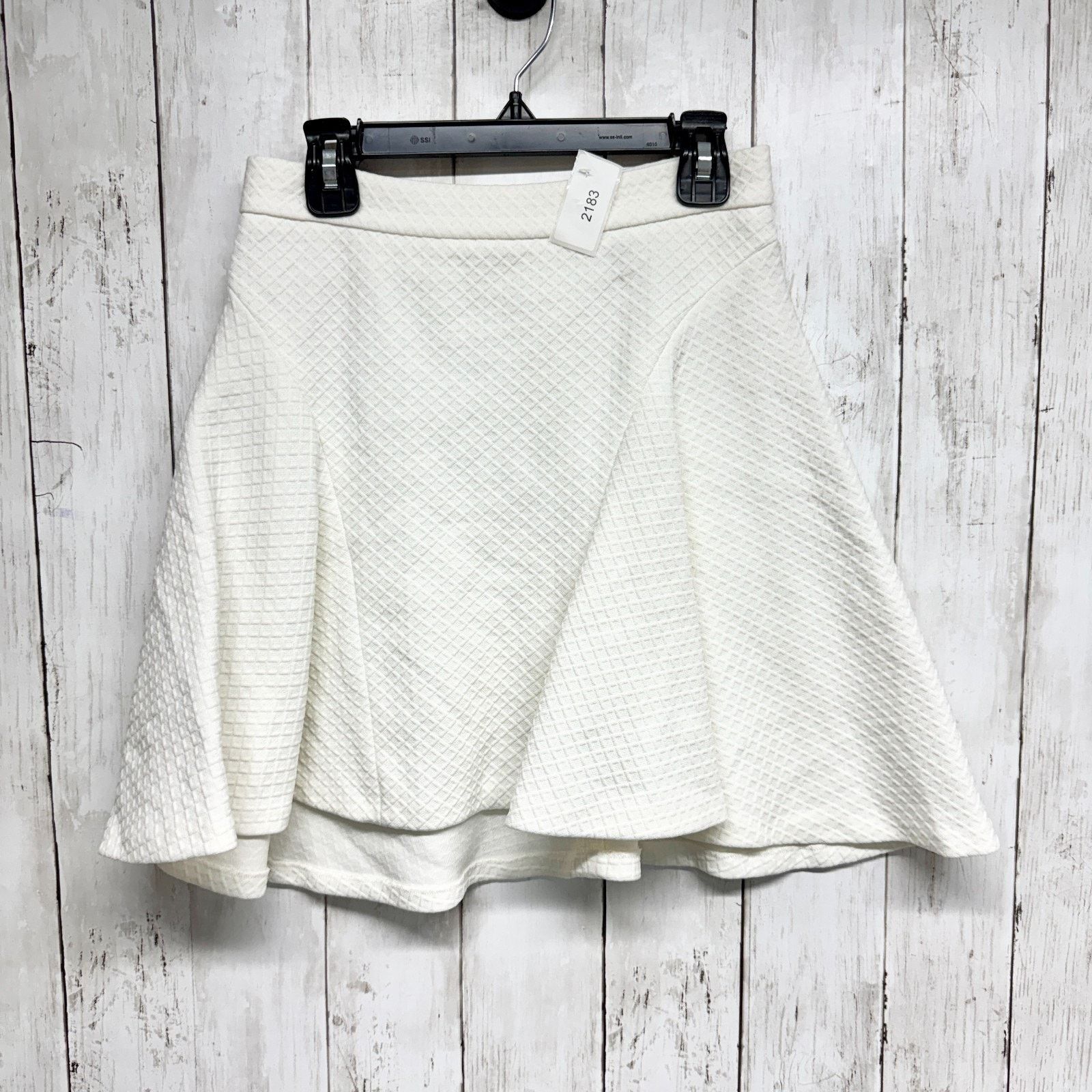 Rebecca Minkoff Rebecca Minkoff Skirt Sz 0 Quilted Textured Ivory Cream Pull Size 25" / US 0 / IT 36 - 1 Thumbnail