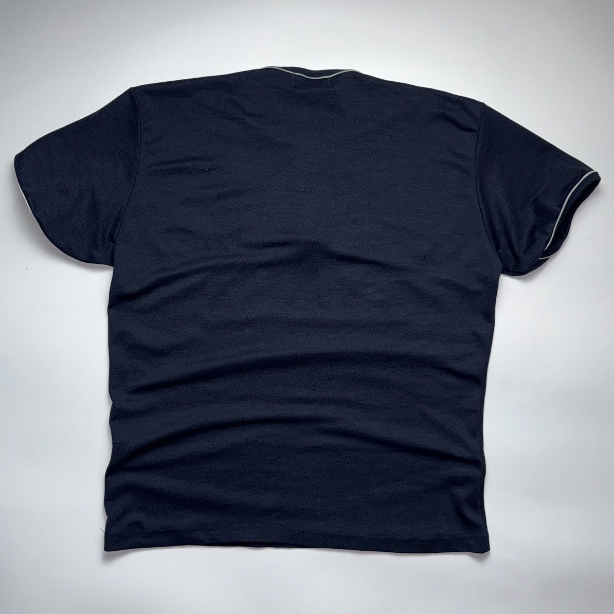 Oakley VINTAGE OAKLEY REFLECTIVE T SHIRT TEE Y2K Size US S / EU 44-46 / 1 - 6 Thumbnail