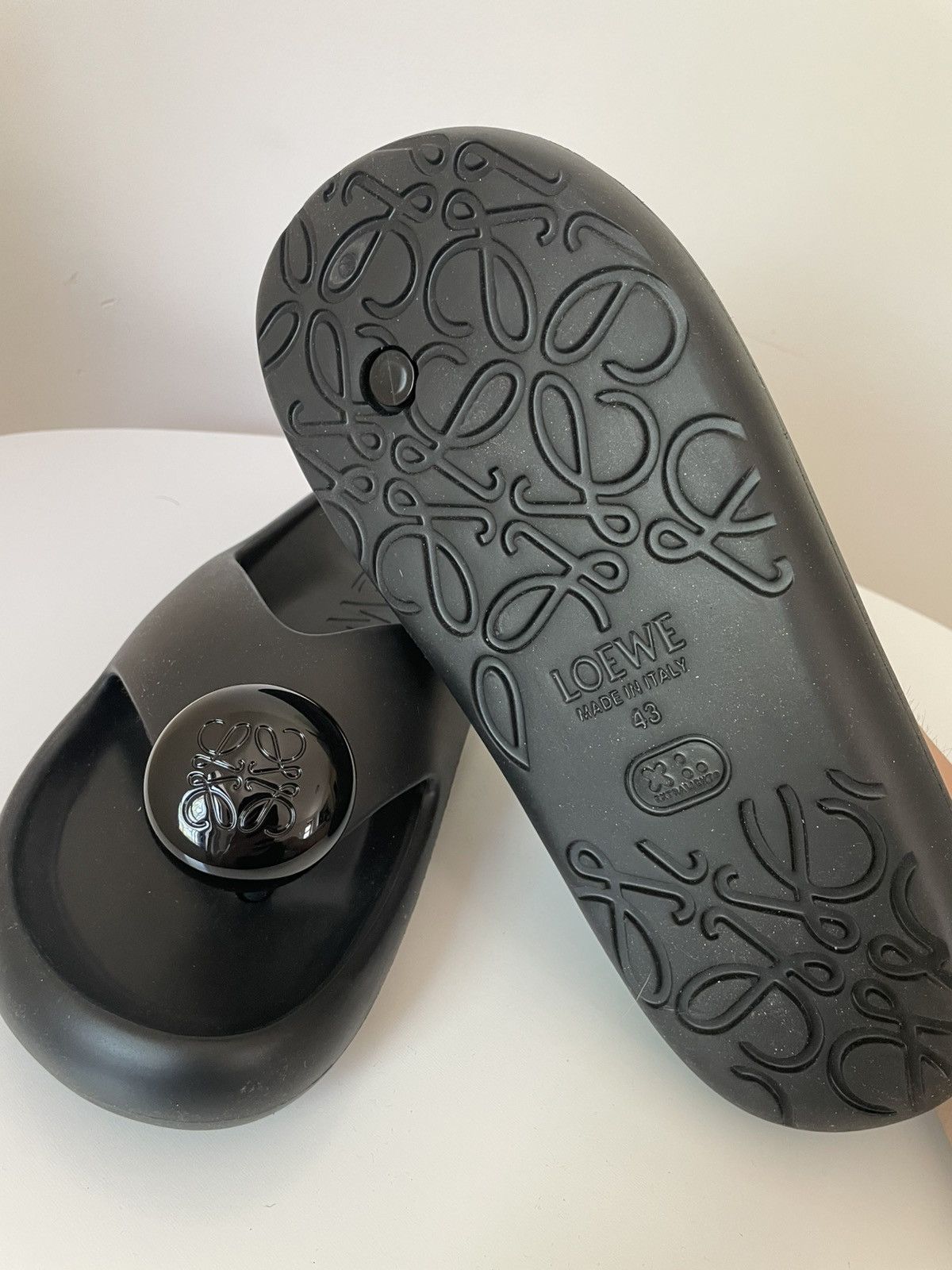 Loewe Loewe Foam Pebble Rubber Thong Sandal Size US 10 / EU 43 - 4 Thumbnail