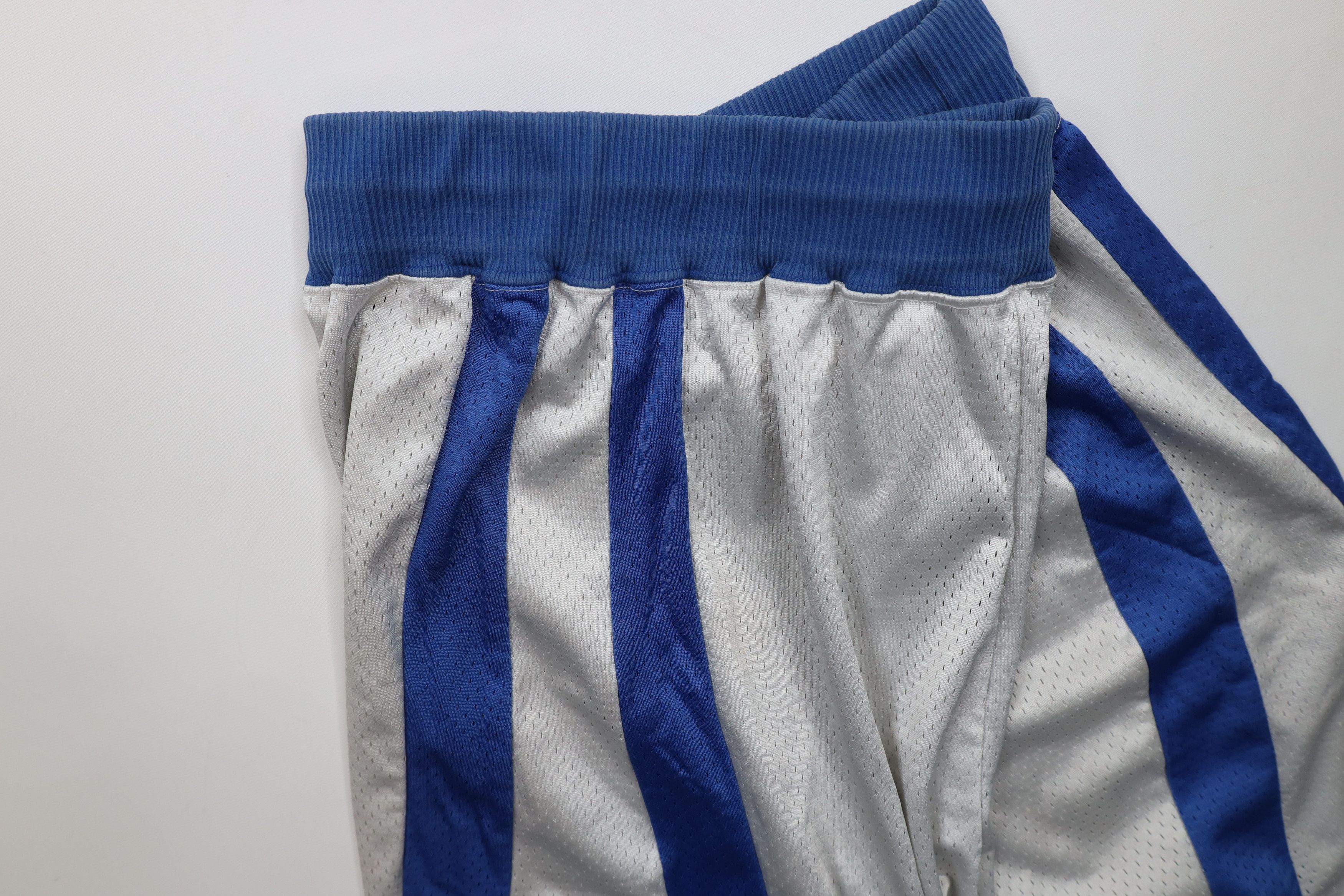 Vintage Vintage 80s 90s Streetwear Heavyweight Basketball Shorts Size US 32 / EU 48 - 7 Thumbnail