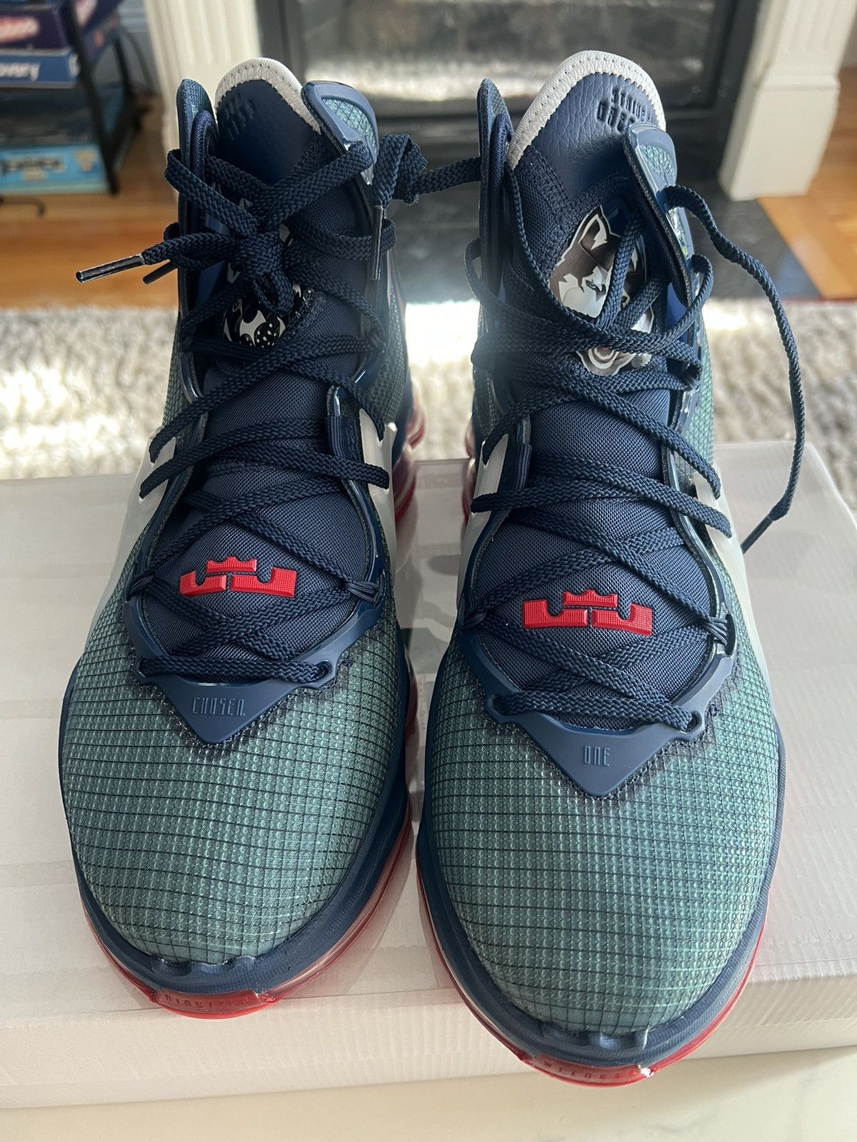 Nike Lebron 19: UCONN Huskies Away PE Size US 10.5 / EU 43-44 - 5 Thumbnail