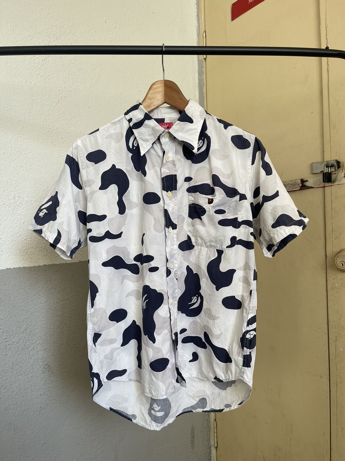 Bape ABC Camo Button Up S/S Shirt Size US S / EU 44-46 / 1 - 1 Thumbnail