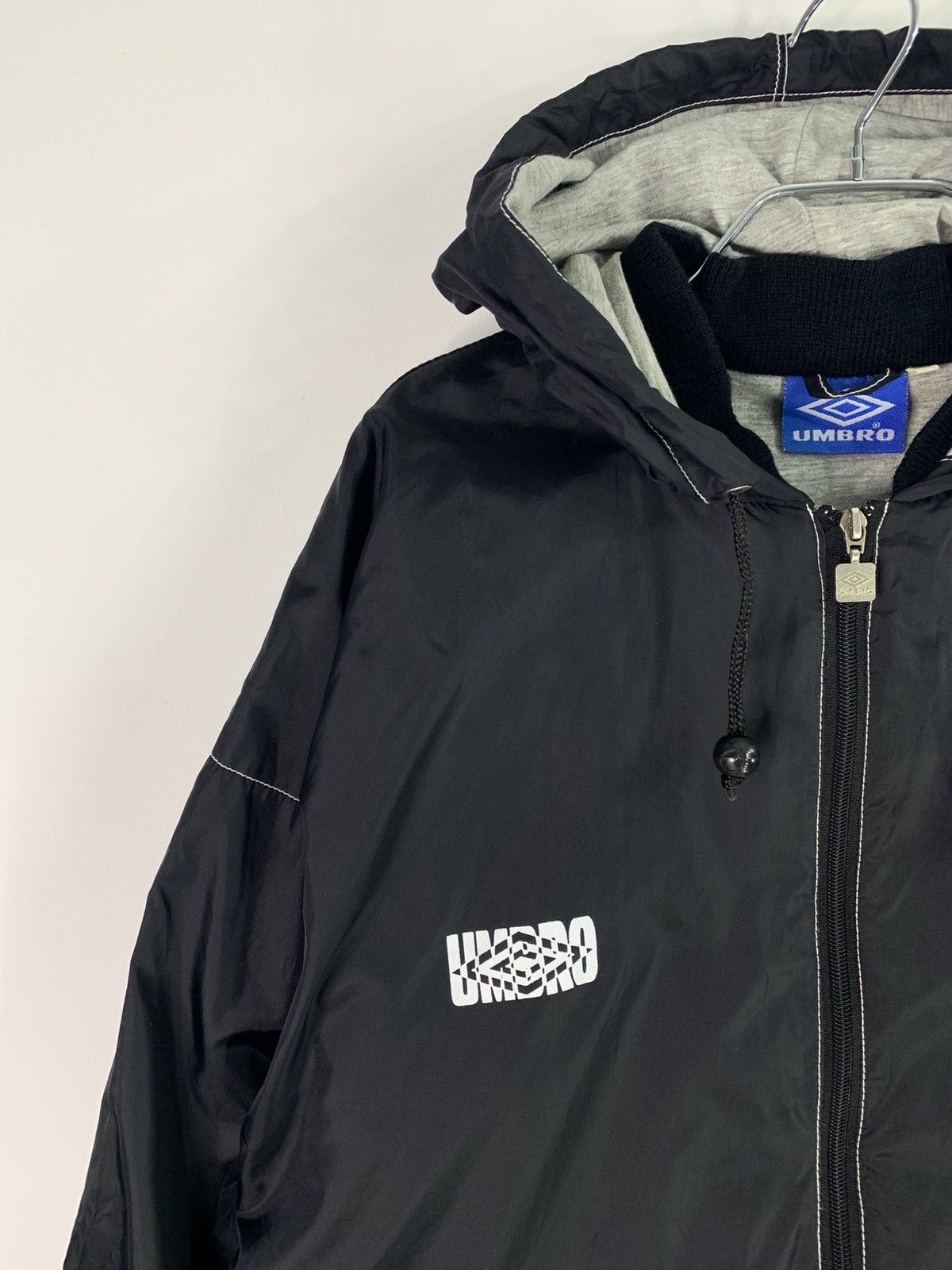 Umbro × Vintage Vintage Umbro FC Ajax 90s Training Hooded Jacket L/XL Size Size US L / EU 52-54 / 3 - 4 Thumbnail