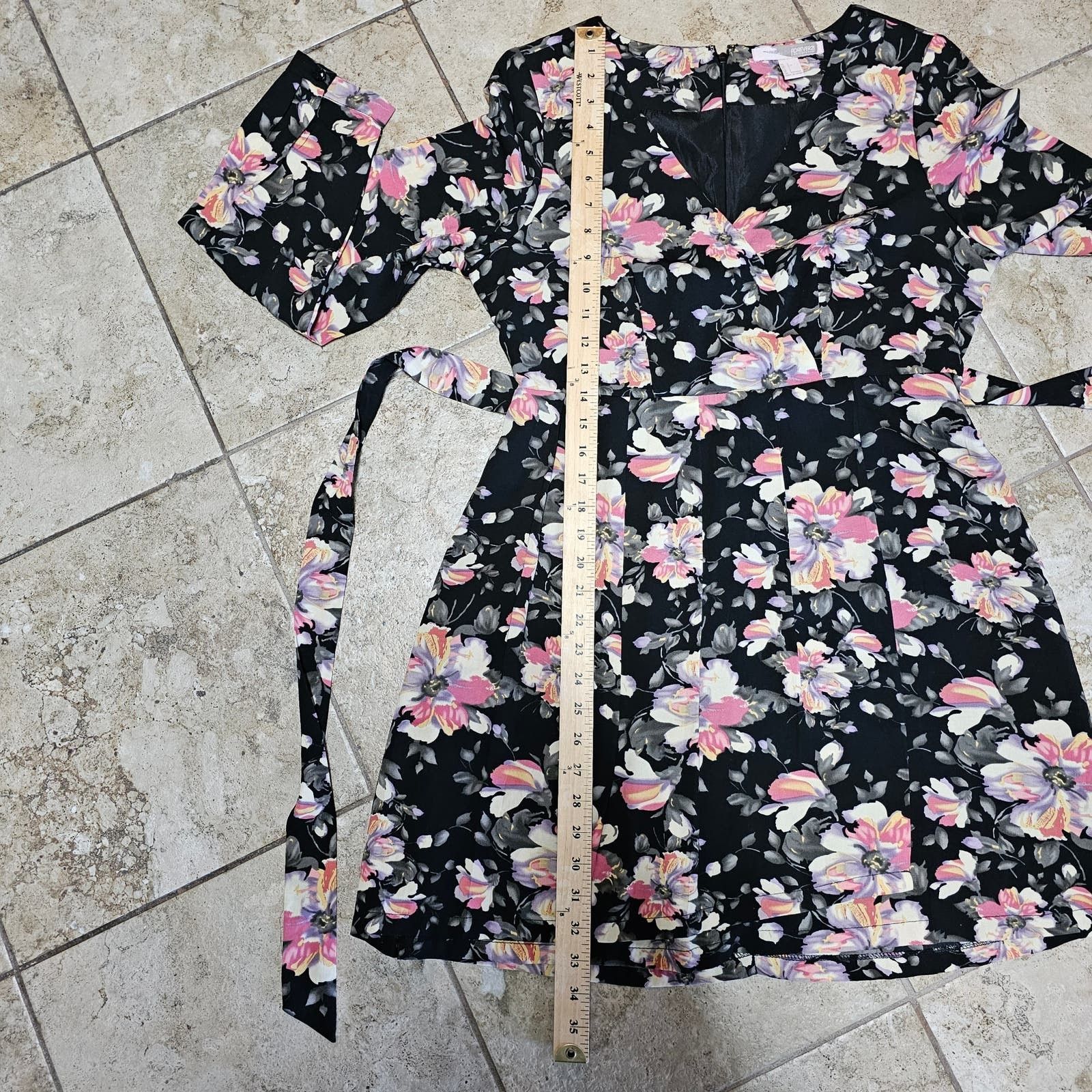 Forever 21 Forever 21 Black Floral Faux Wrap Dress Pleated Bottom sz L Size L / US 10 / IT 46 - 9 Thumbnail