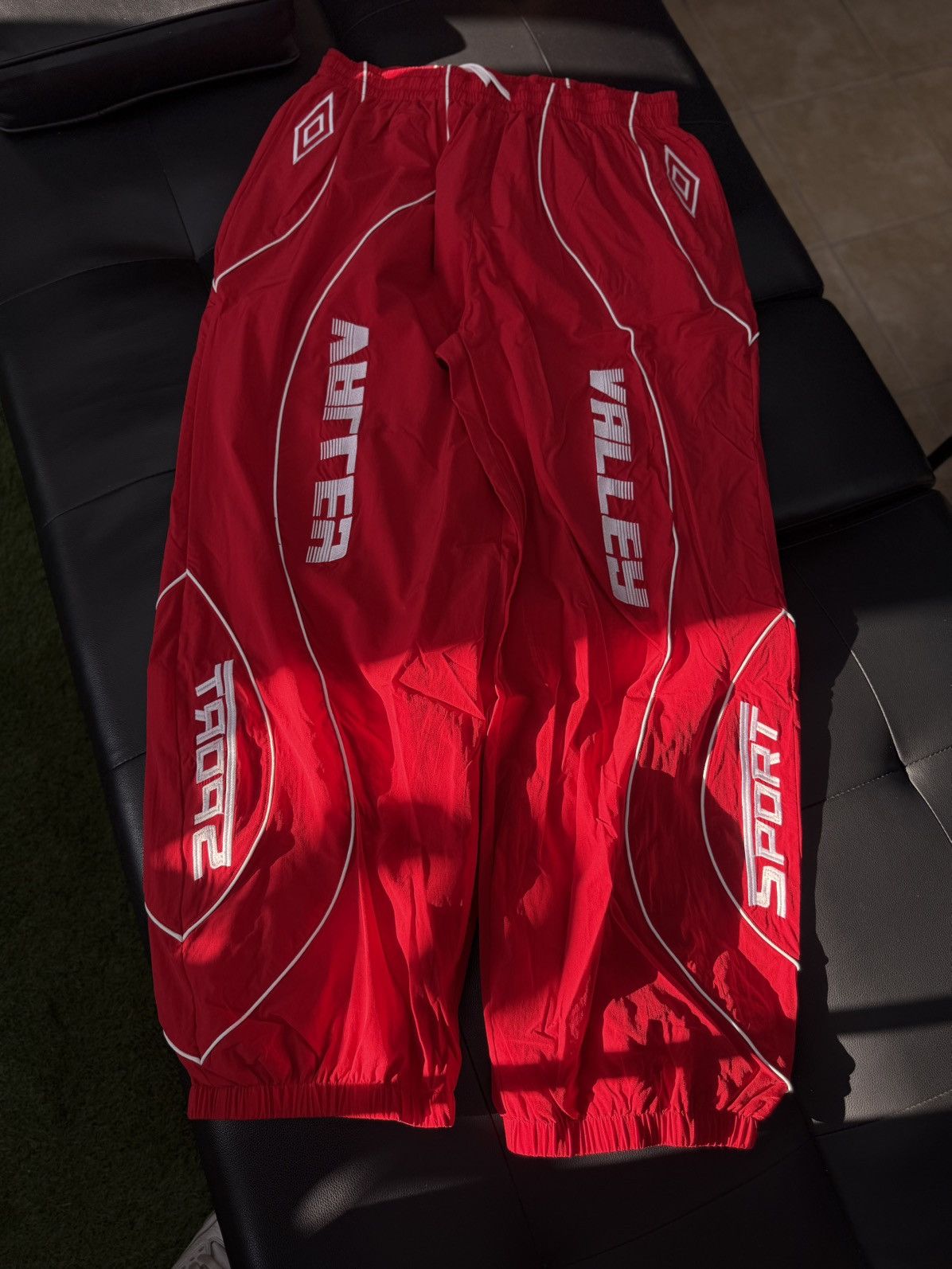 Vale Valley Red Baggy Shorts Brand New Size XL (NEW) Size US 34 / EU 50 - 1 Thumbnail