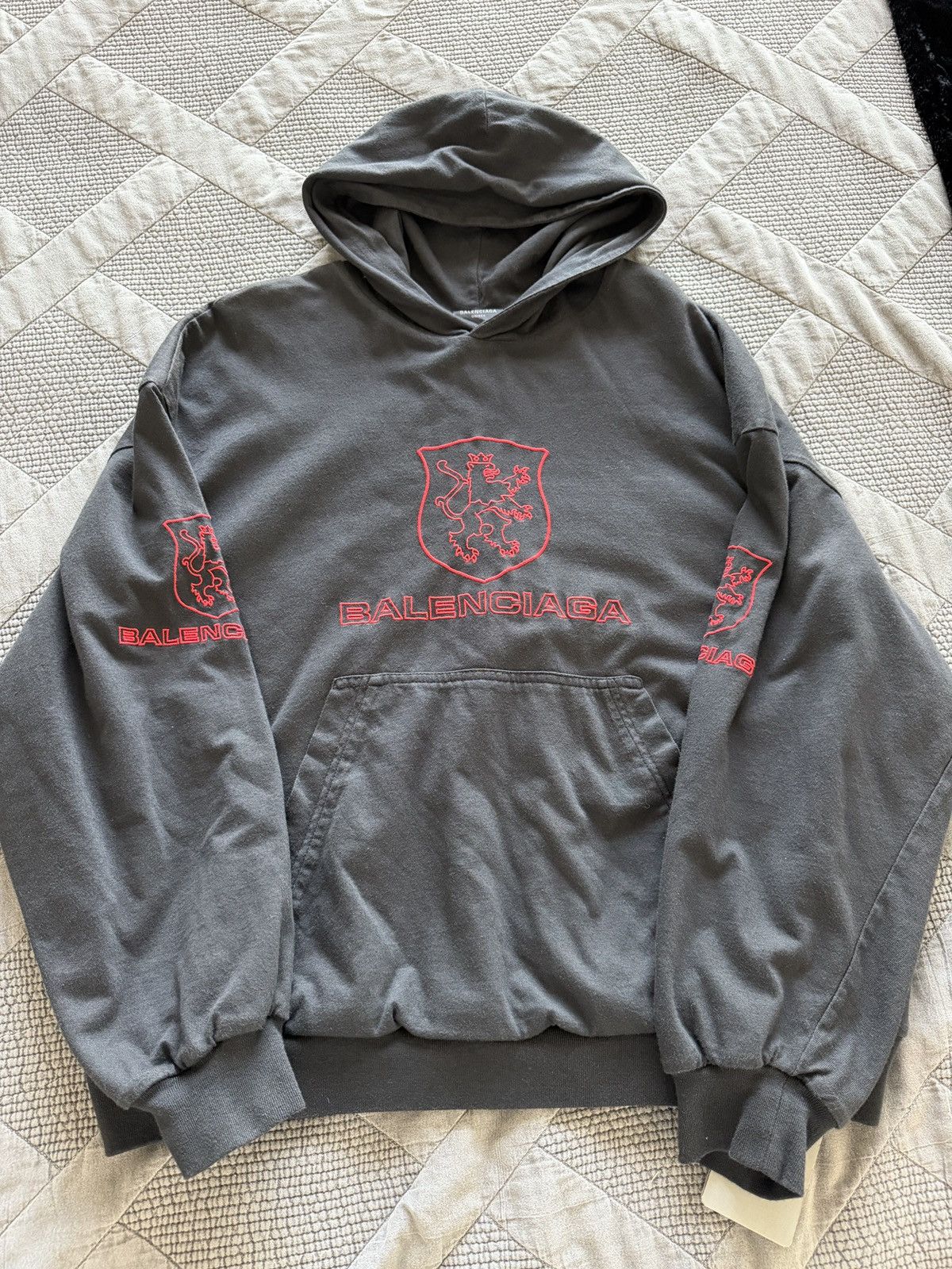Balenciaga Balenciaga Crest Hoodie Size US M / EU 48-50 / 2 - 1 Thumbnail