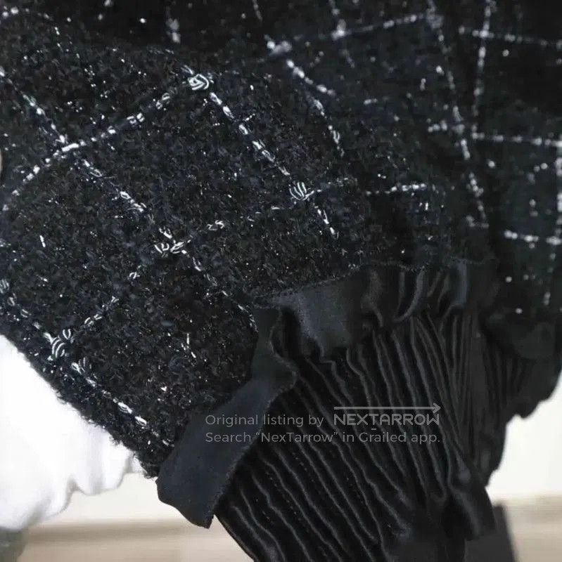 Chanel Chanel Black Wool Blend Women's Sweater . Size S / US 4 / IT 40 - 6 Thumbnail