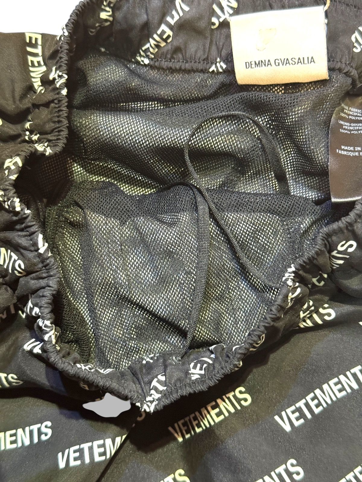Vetements *RARE* VETEMENTS ALL OVER LOGO DEMNA ERA SHORT BAIN BATH Size US 28 / EU 44 - 11 Thumbnail