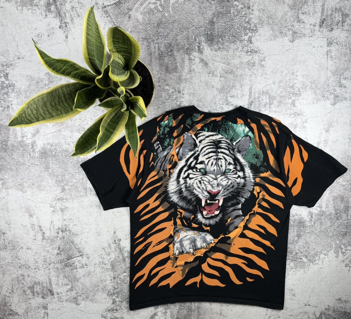 Liquid Blue Vintage Liquid Blue 1995 Tiger Over Print John Connel 90s Humor USA T Shirt Tee Size US XL / EU 56 / 4 - 2 Thumbnail