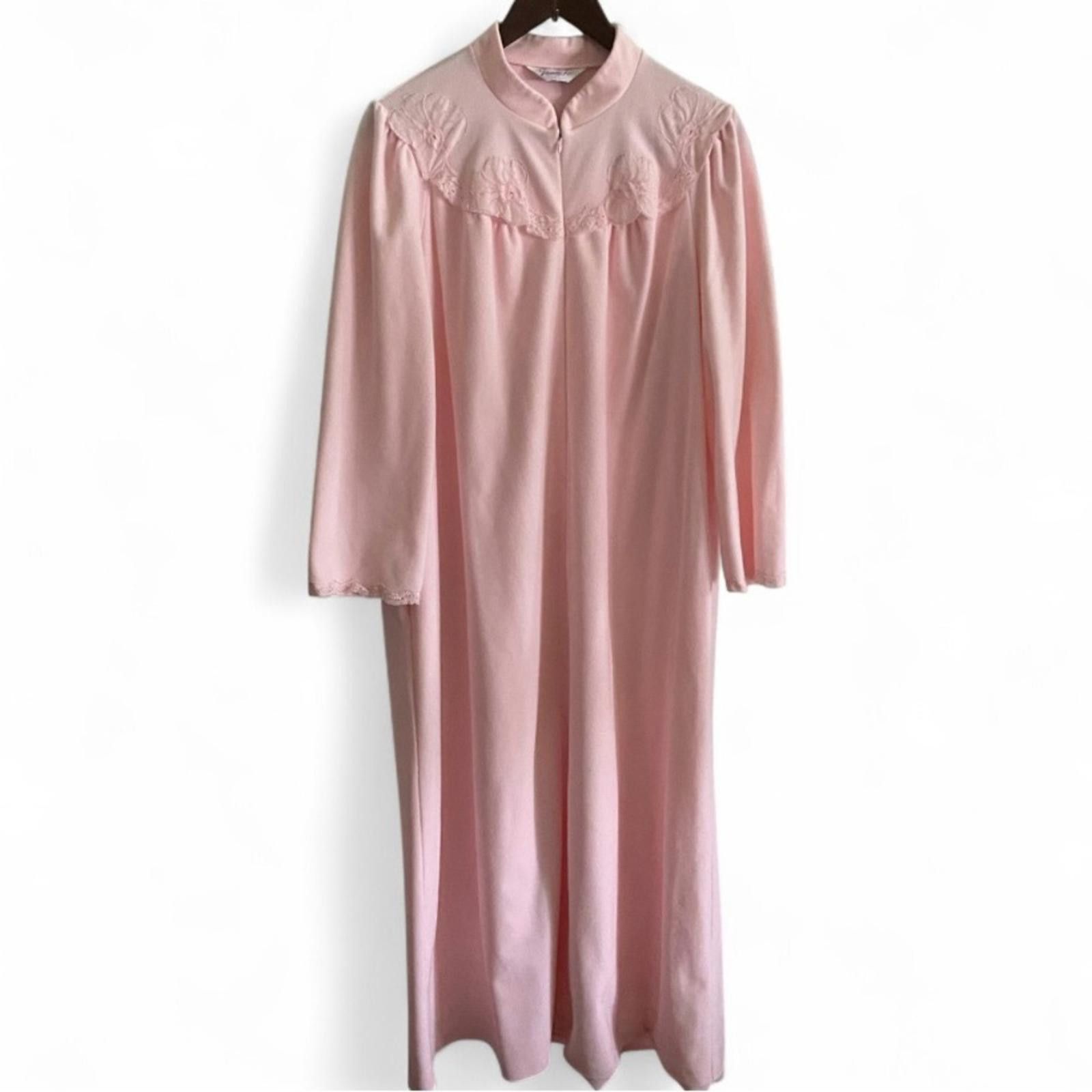 Designer Vintage Vanity Fair Polyester Nightgown Robe Womens Size L Size ONE SIZE - 1 Thumbnail