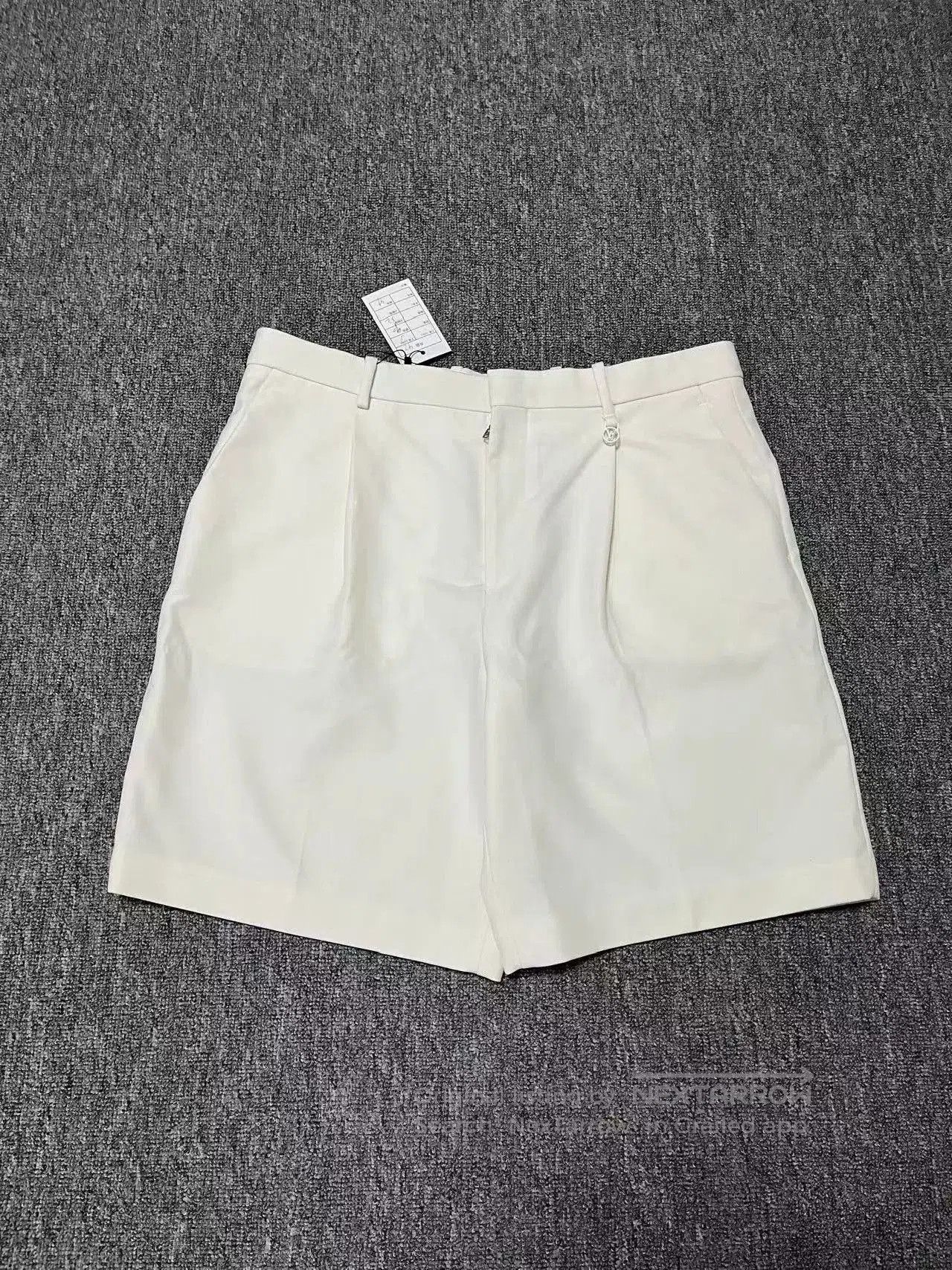 Louis Vuitton Louis Vuitton White Logo Accessory Shorts. Size 41" - 1 Thumbnail