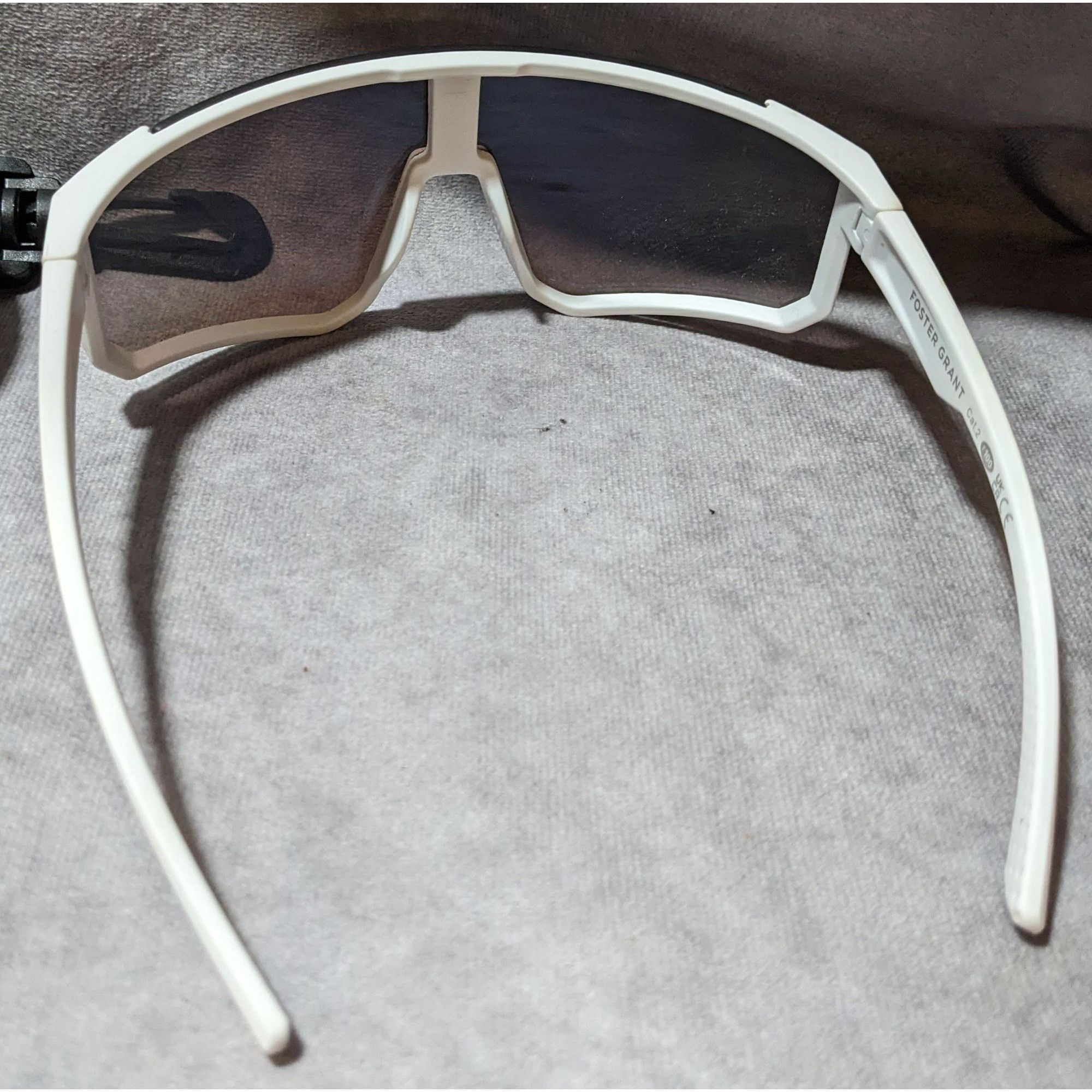 Foster Grant Foster Grant Sporty White Shield Glasses With Body Glove Cas Size ONE SIZE - 3 Thumbnail