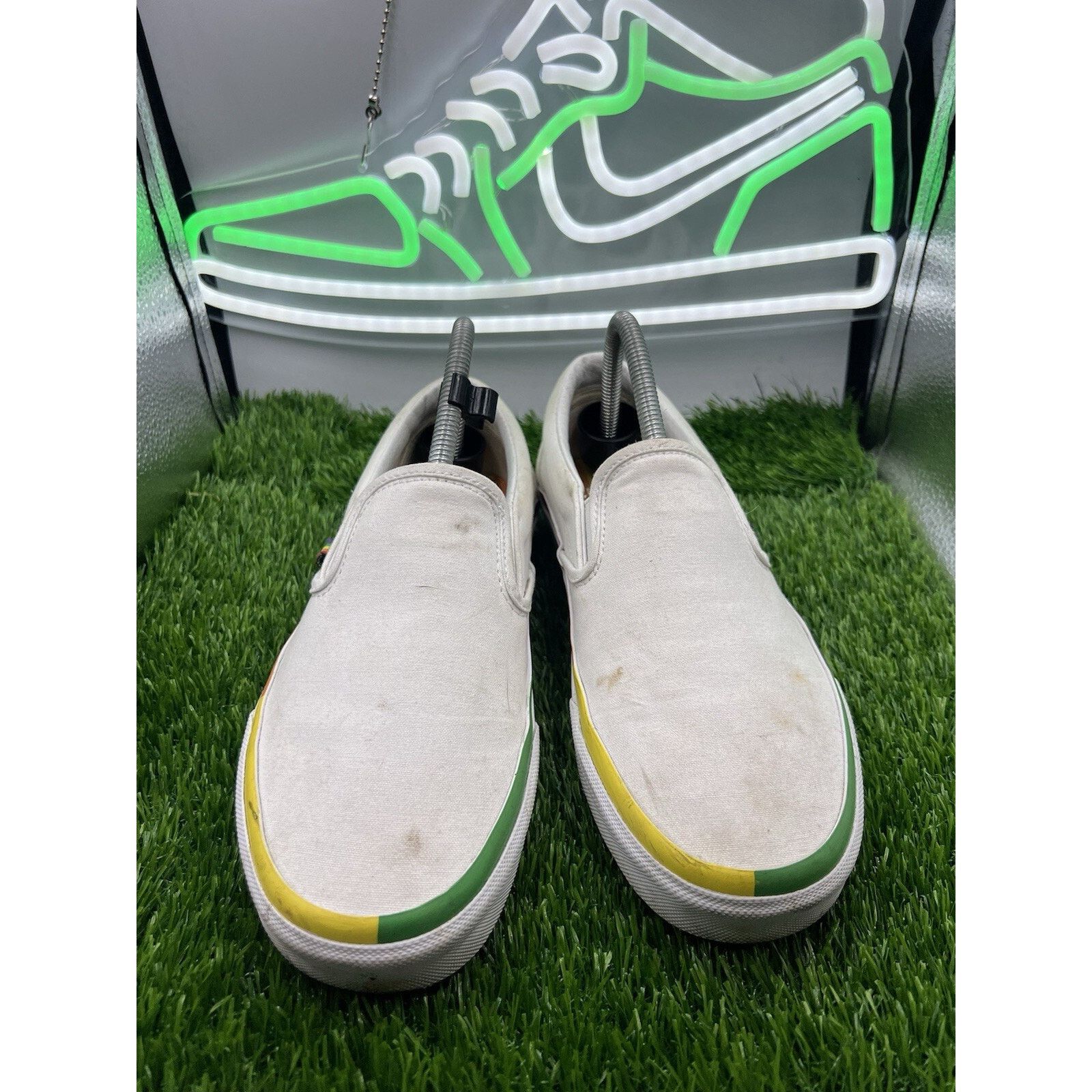 Vans Vans Classic Slip On White/Rainbow Pride Shoes M7.5 W9 Size US 6.5 / EU 39-40 - 6 Thumbnail