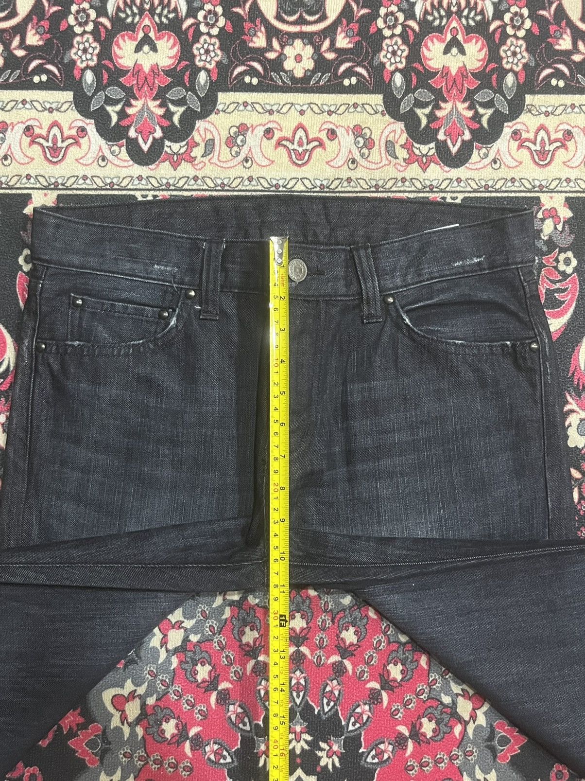 Uniqlo Vintage Uniqlo UJ Dark Washed Distressed Straight Leg Jeans Size US 33 - 12 Thumbnail