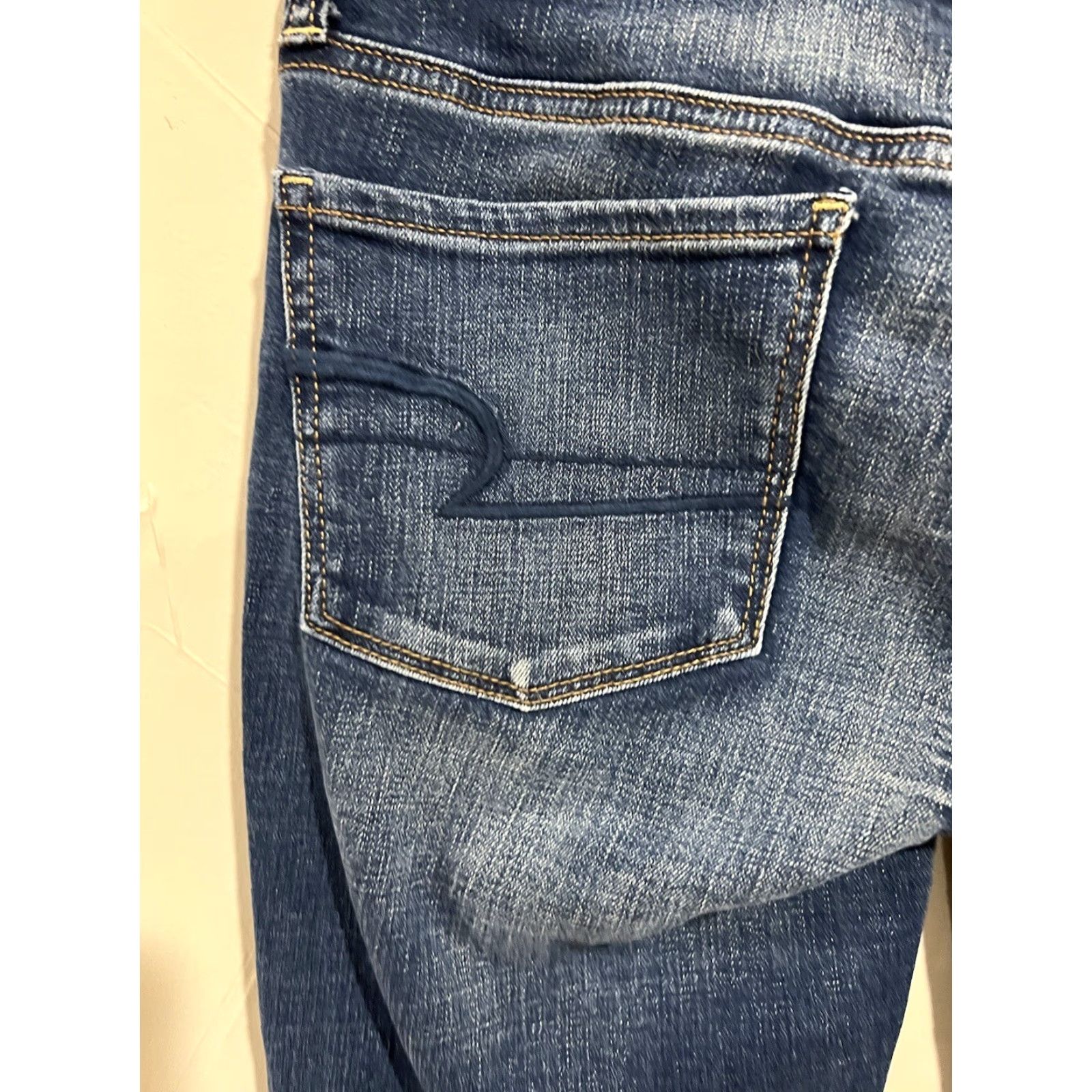VINTAGE? No. American Eagle Outfitters Jeans Blue Denim Skinny Low Rise 5-Pocket Belt Loops Logo Size 2 Mens Womens Girls Boys?