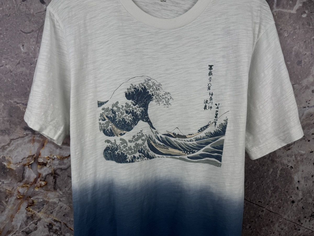 Uniqlo Mens Uniqlo x MFA Boston Hokusai Great Wave Gradient T-Shirt Size US L / EU 52-54 / 3 - 3 Thumbnail