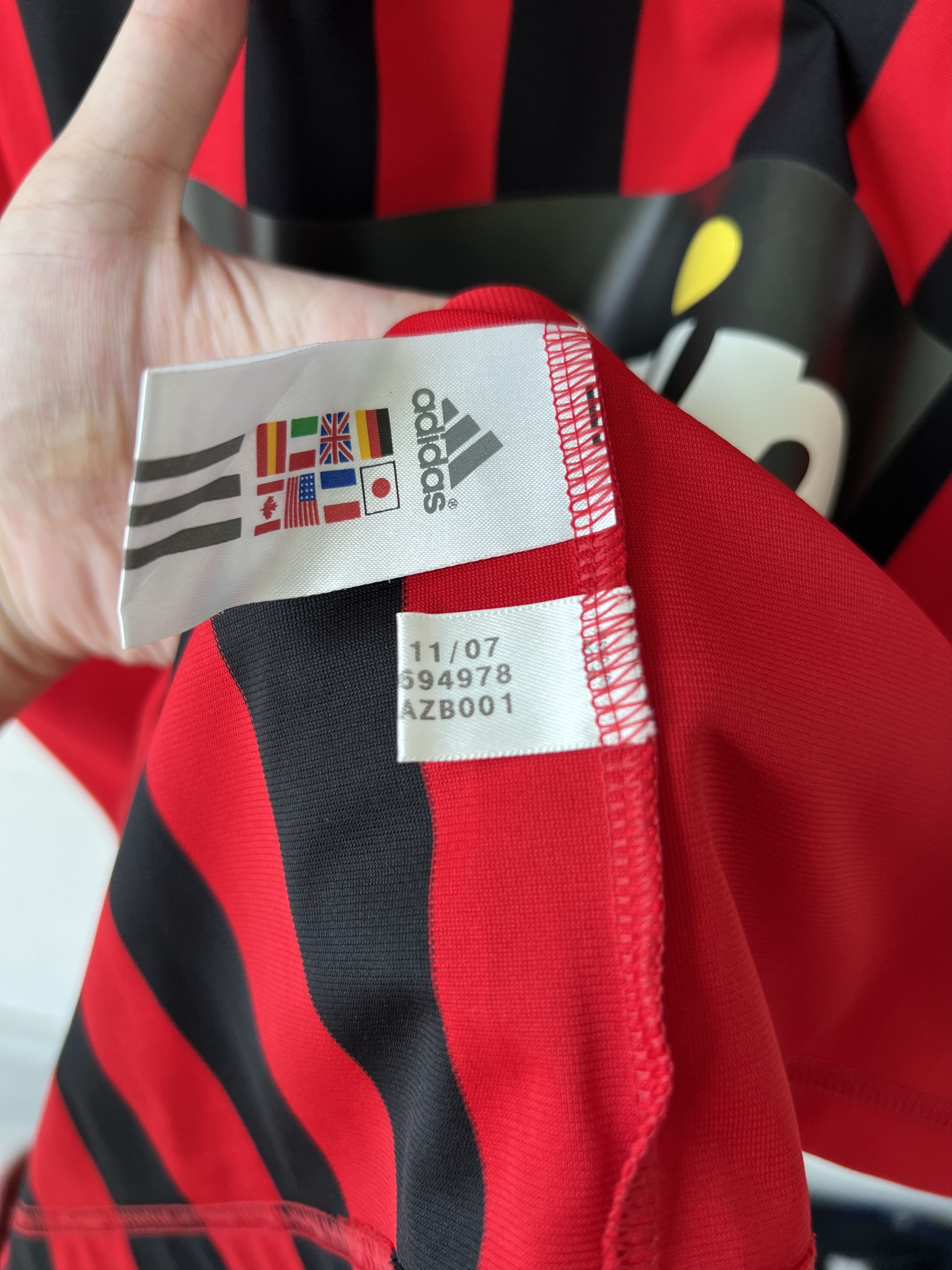 Adidas (M fits L) AC Milan 2007-08 Home Kit Kaka #22 Size US M / EU 48-50 / 2 - 4 Thumbnail
