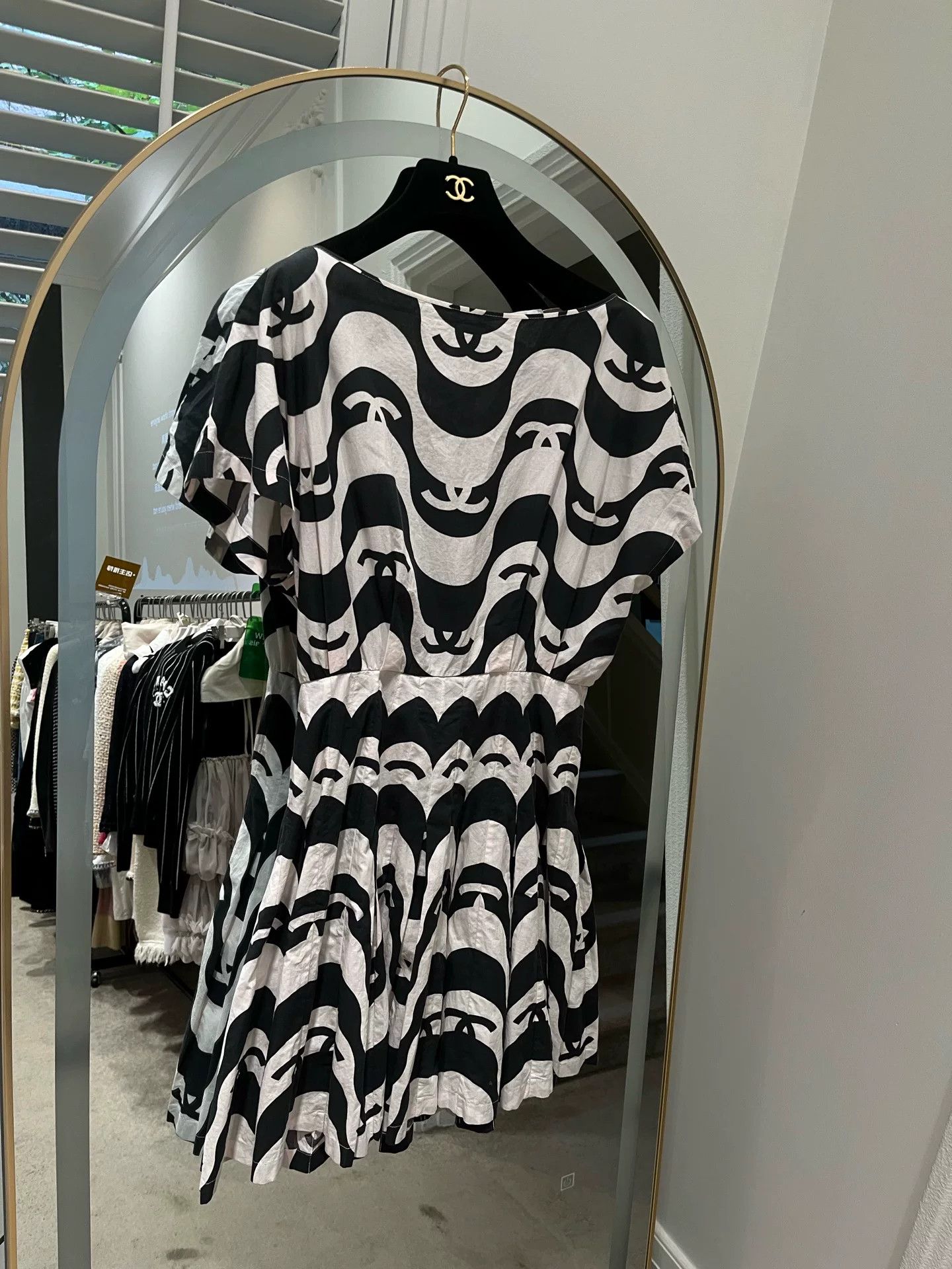 Chanel Chanel 21p black and white wavy dress fr36 Size US 36 / EU 52 - 1 Thumbnail