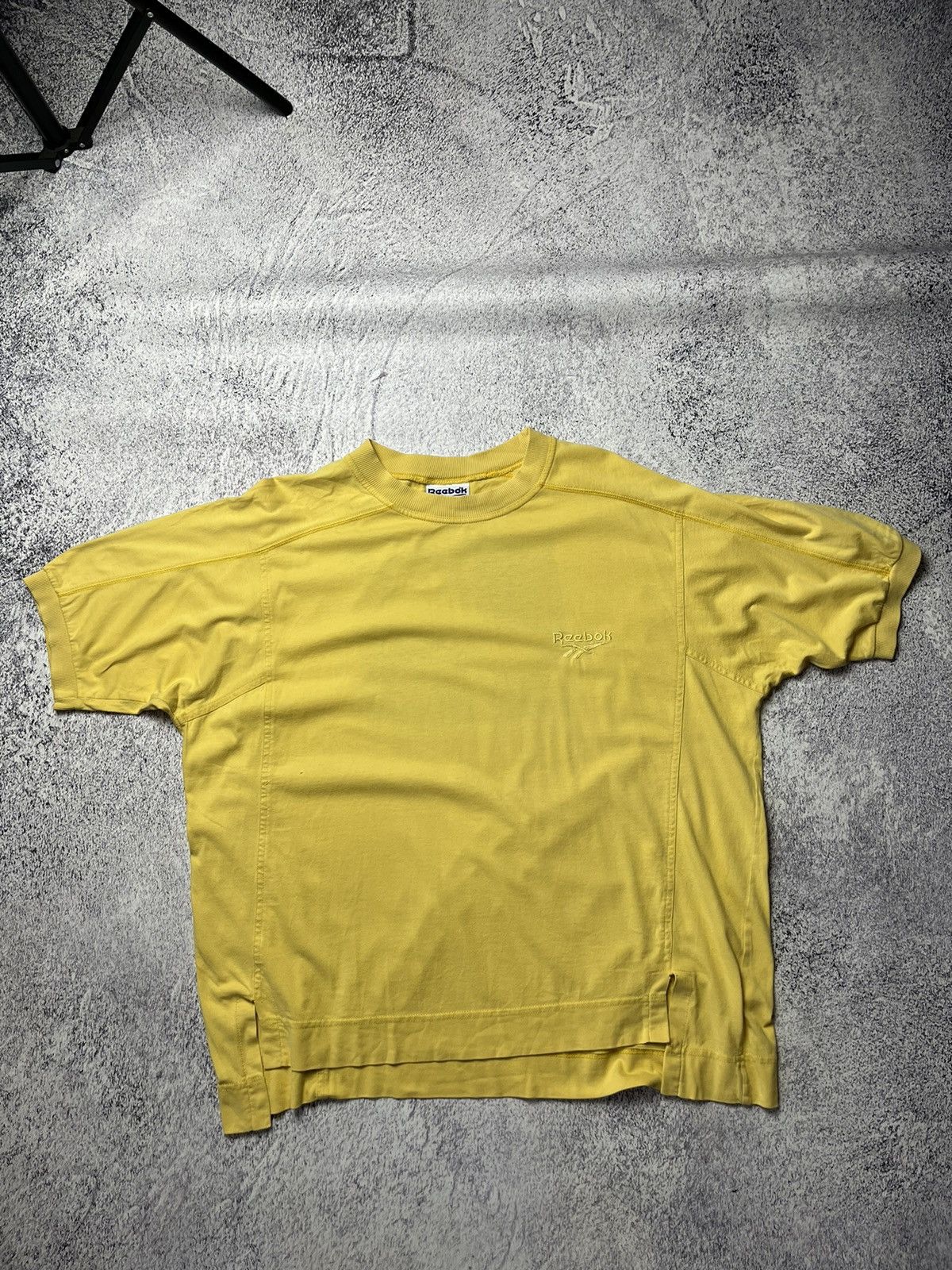 Reebok Vintage 90s Reebok Big Logo Casual Faded T-shirt Sport Style Size US XL / EU 56 / 4 - 2 Thumbnail