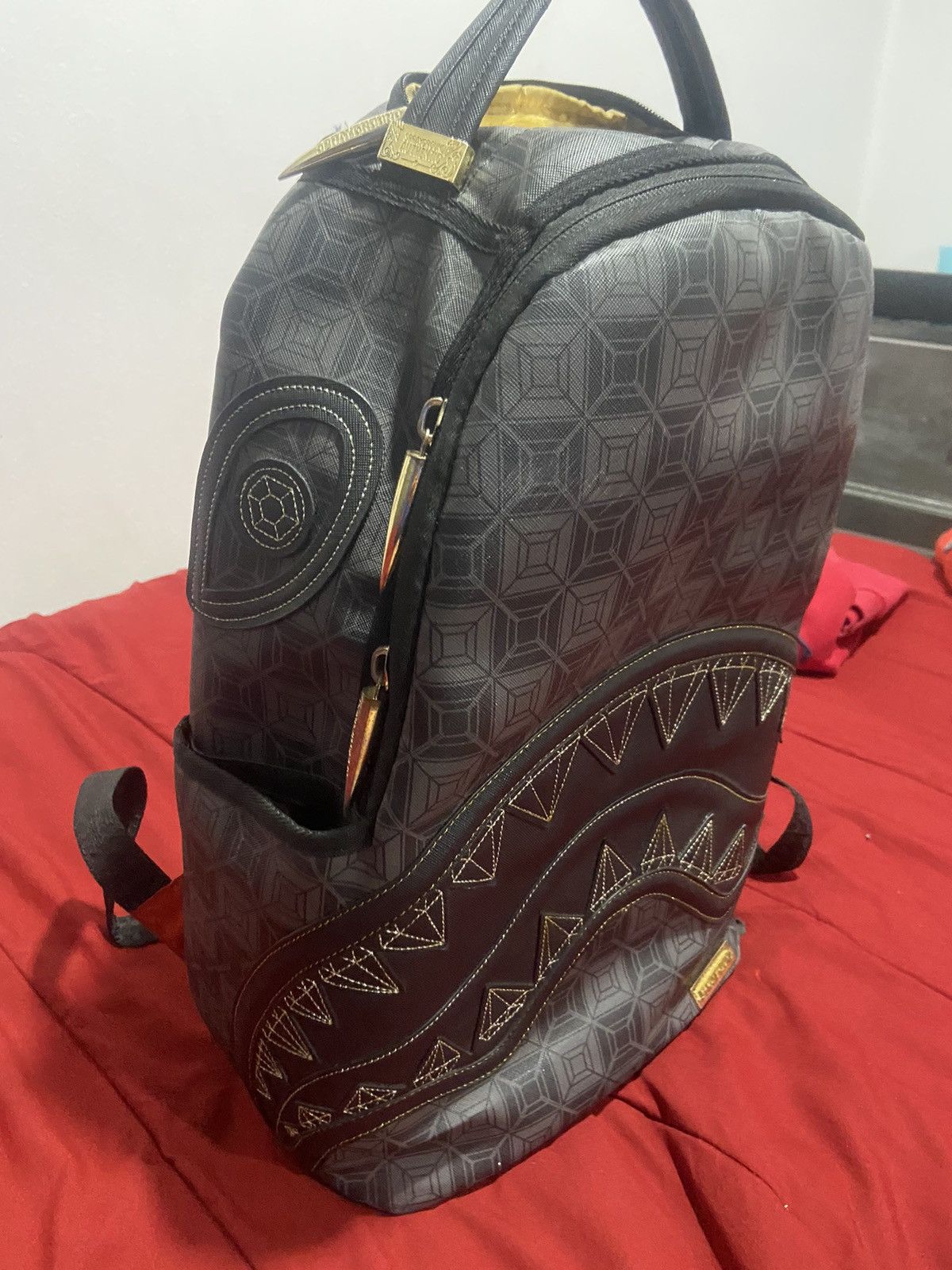 Spray ground bag