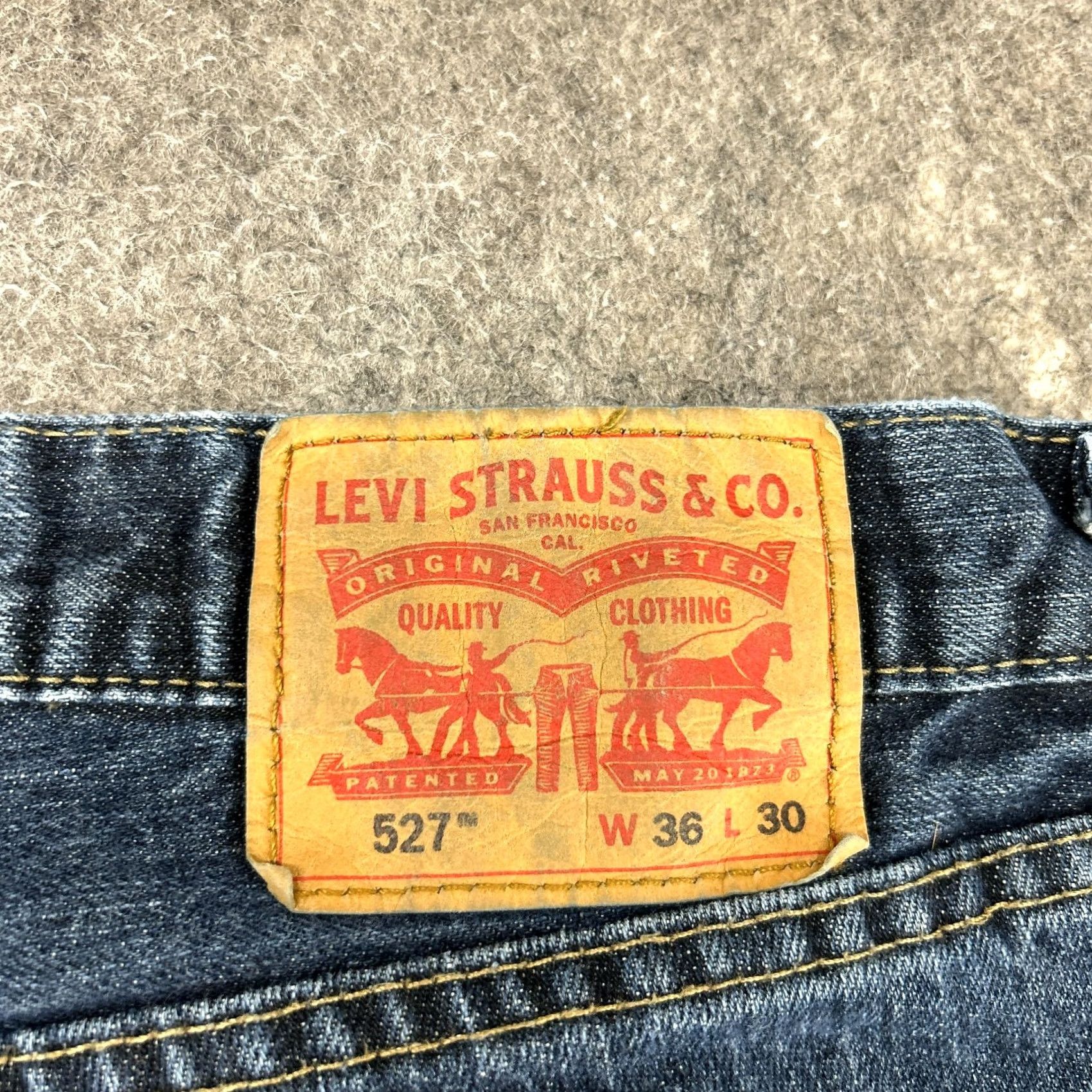 Levi's Levi's 527 Jeans Mens 36x30 Blue Bootcut Regular Fit Dark Wash Denim Distressed Cotton Jeans Cowboy Bagged Pocket Pattern Logo Belt Loops 5-Pocket Size US 36 / EU 52 - 4 Thumbnail