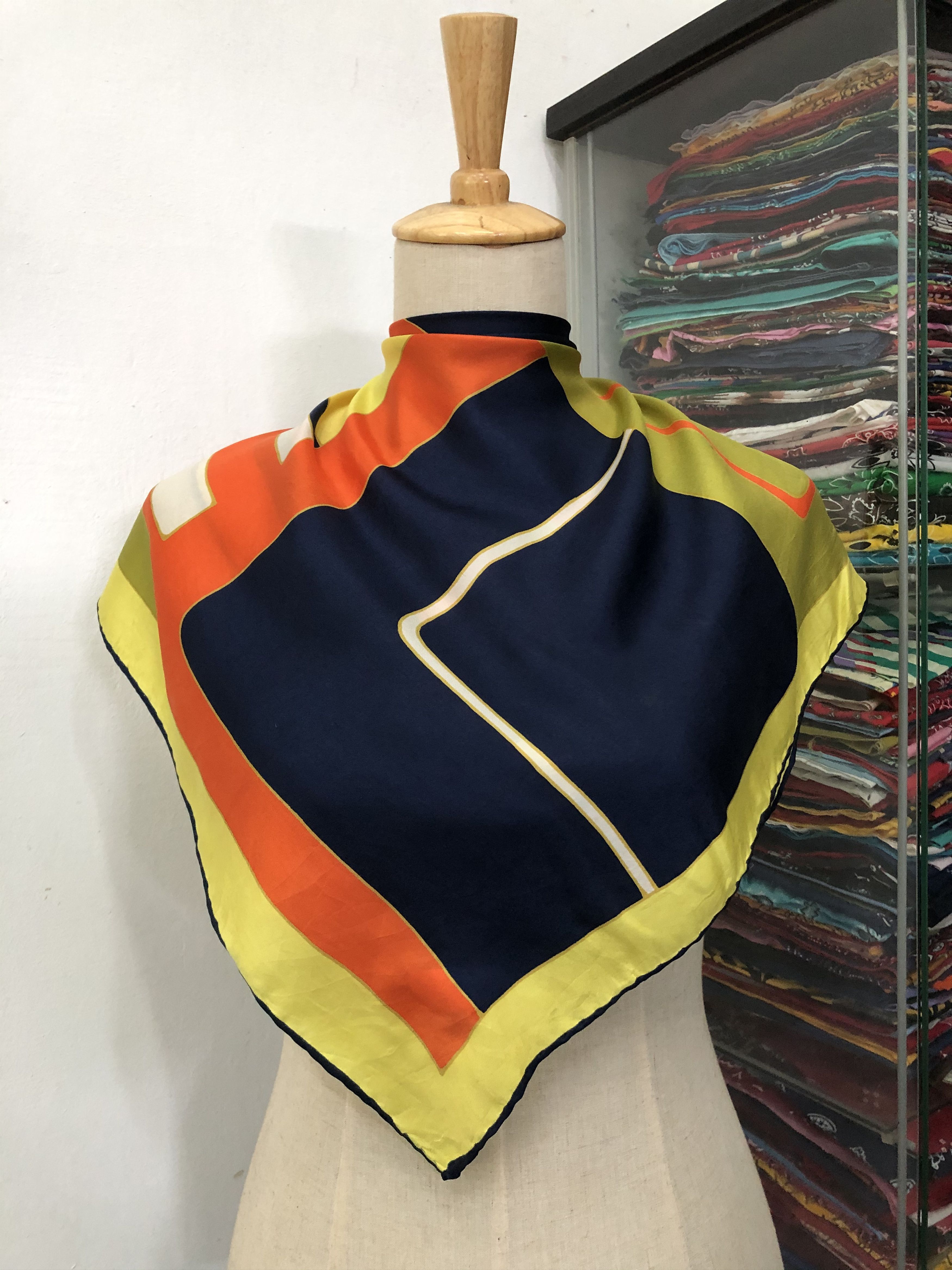Vintage Vintage Silk Scarf Size ONE SIZE - 1 Thumbnail