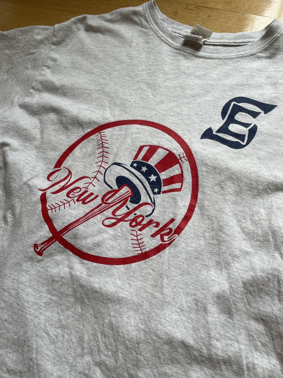 MLB Vintage 00's New York Yankees #19 Cursive Tee T-shirt Gray Size US M / EU 48-50 / 2 - 2 Thumbnail