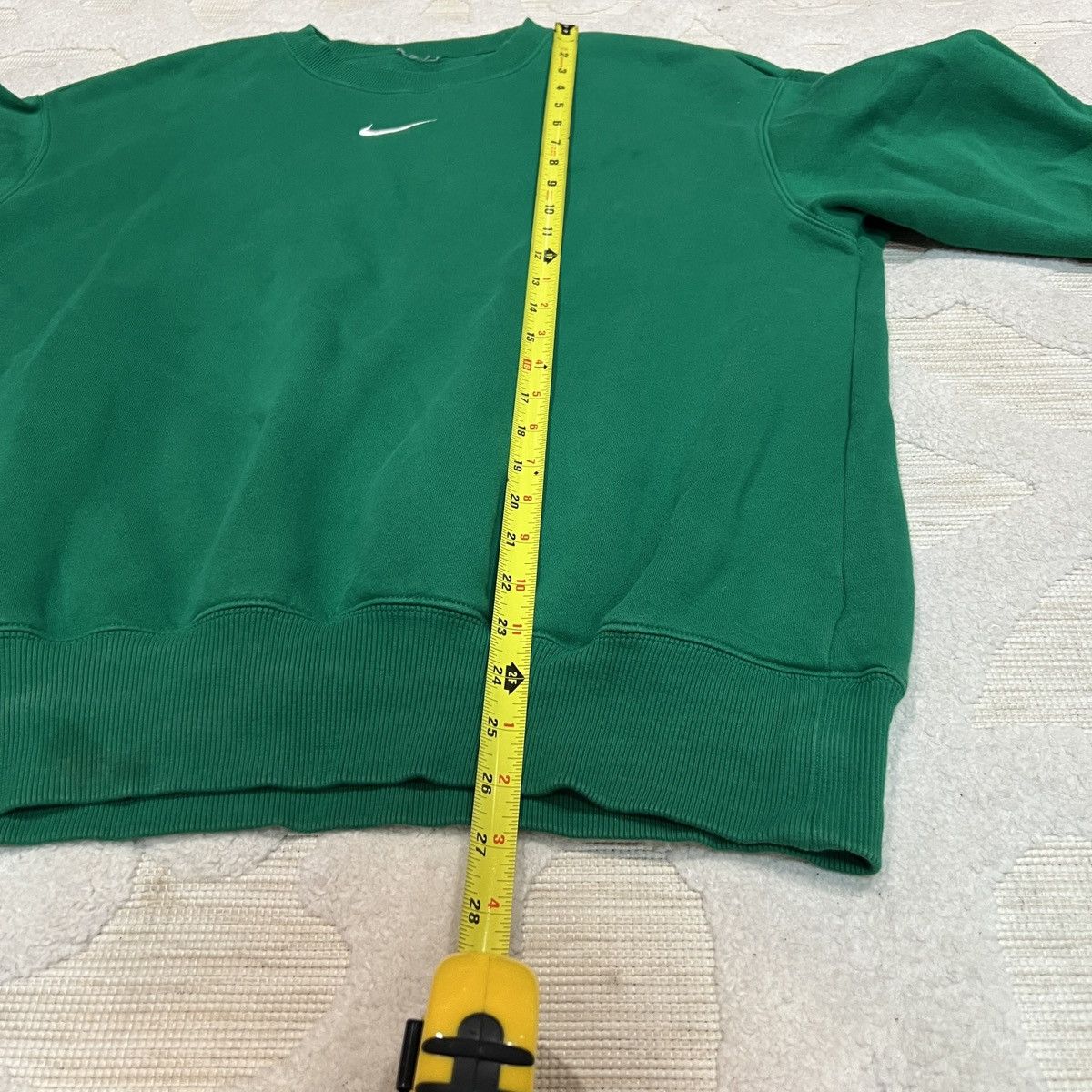 Nike Vintage Nike Green Crew Neck Center Swoosh Size US M / EU 48-50 / 2 - 6 Thumbnail