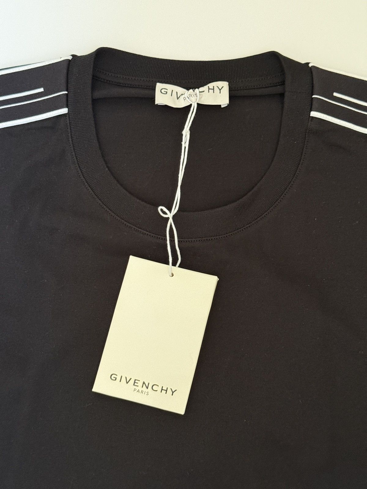 Givenchy BNWT Givenchy Black Elastic Band T-Shirt size Small Size US S / EU 44-46 / 1 - 5 Thumbnail