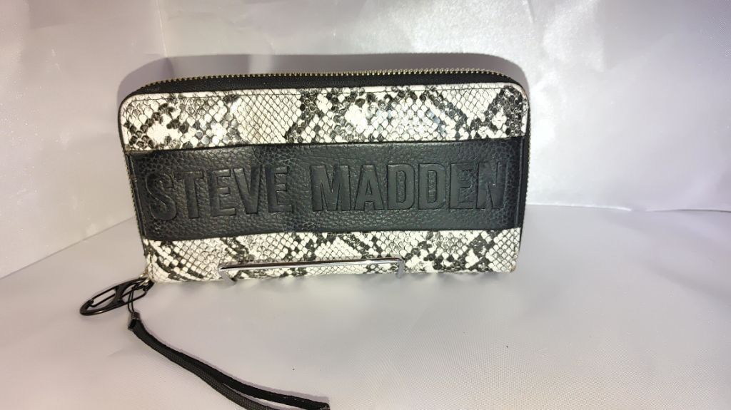 Steve Madden Steve Madden Zippered Wallet Size ONE SIZE - 1 Thumbnail