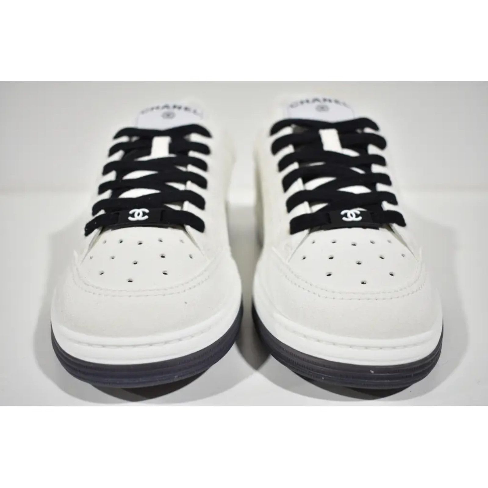 Chanel 22A Suede CC Flat Lace Up Tie Runner Trainer Sneaker 39.5 Size US 9.5 / IT 39.5 - 5 Thumbnail
