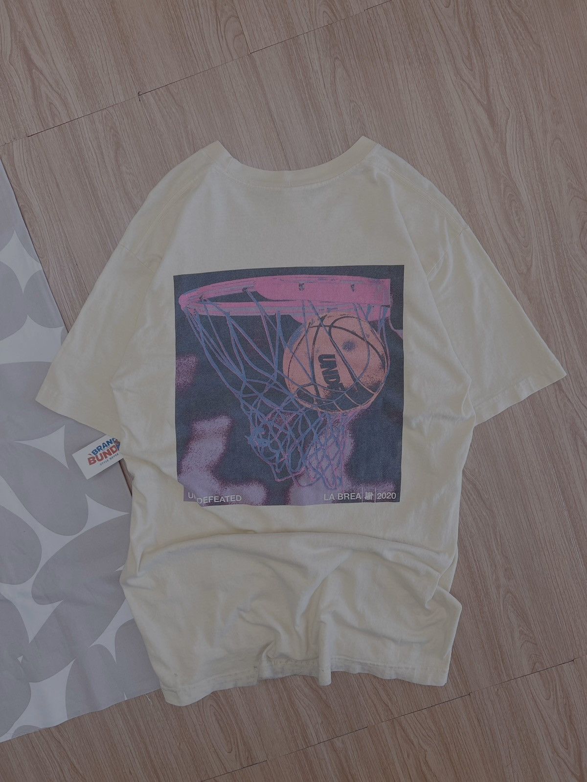 Undefeated cream-colored Undefeated basketball Size US M / EU 48-50 / 2 - 1 Thumbnail