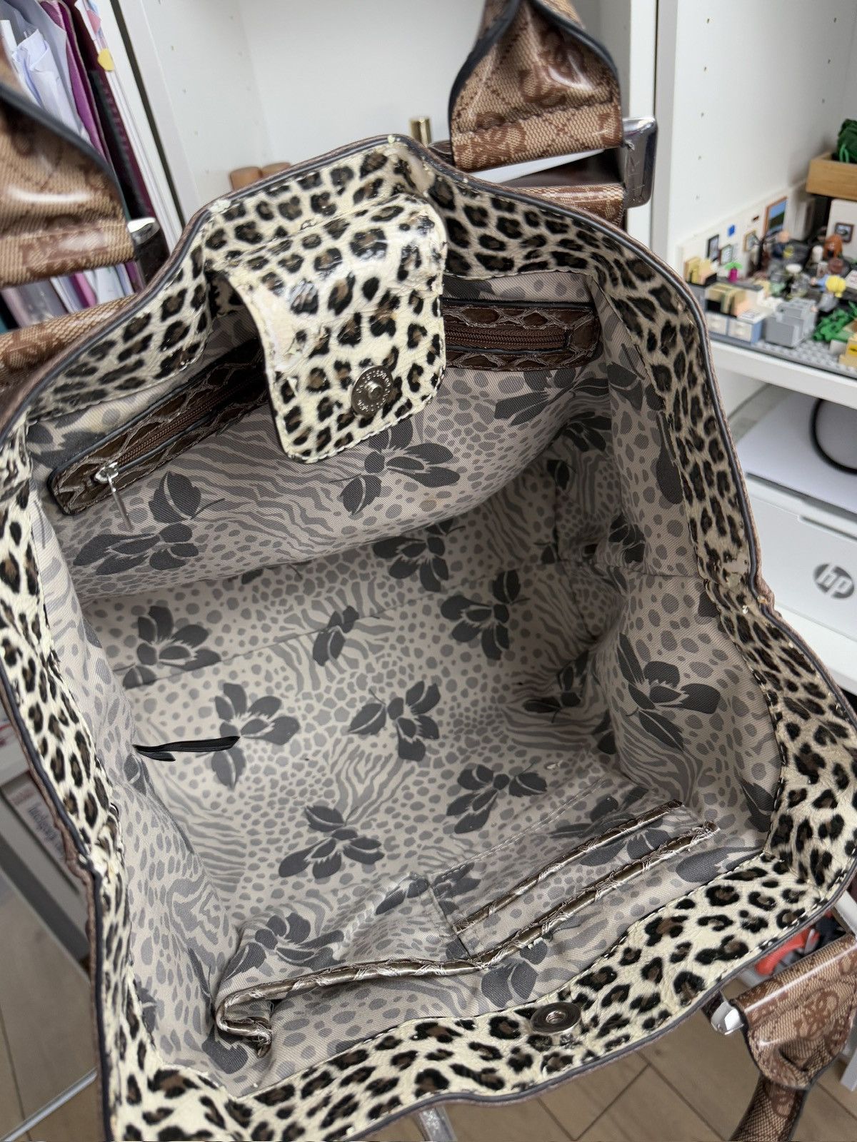 Designer × Guess Vintage y2k Guess monogram hand shoulder bag avantgarde Size ONE SIZE - 10 Thumbnail